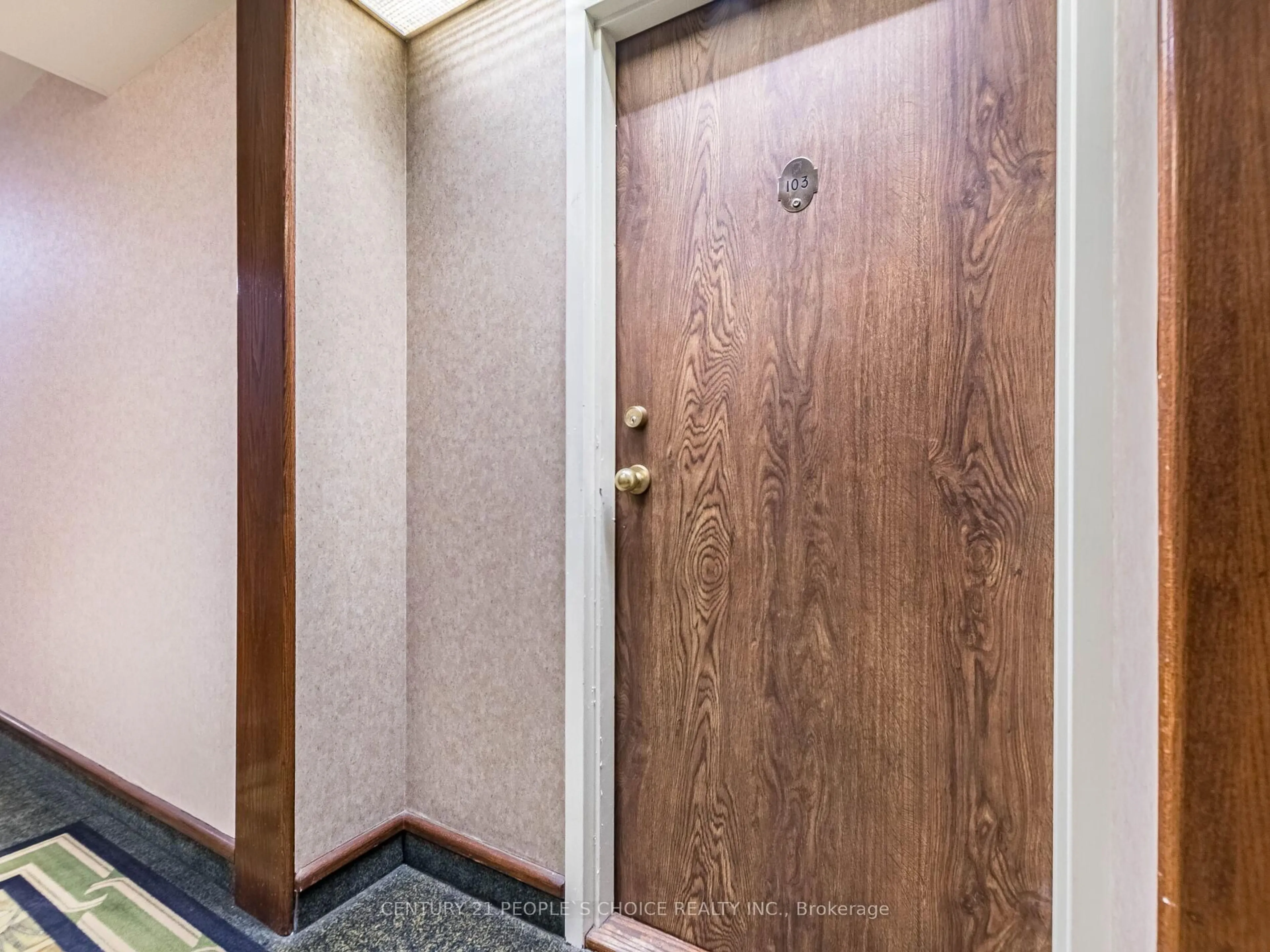Indoor foyer for 26 Hanover Rd #103, Brampton Ontario L6S 4T2