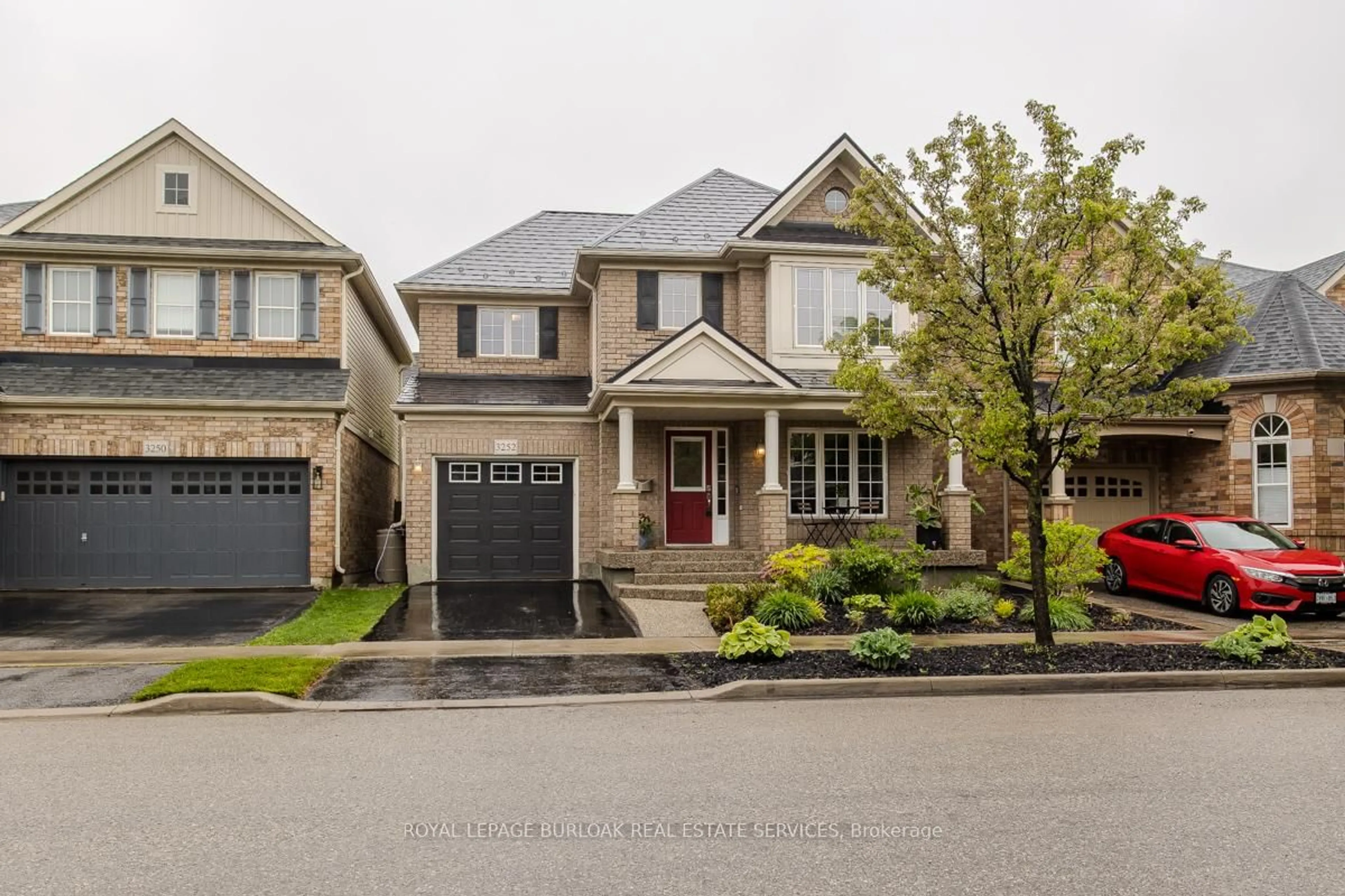 Home with brick exterior material, street for 3252 McCurdy Crt, Burlington Ontario L7M 0C1
