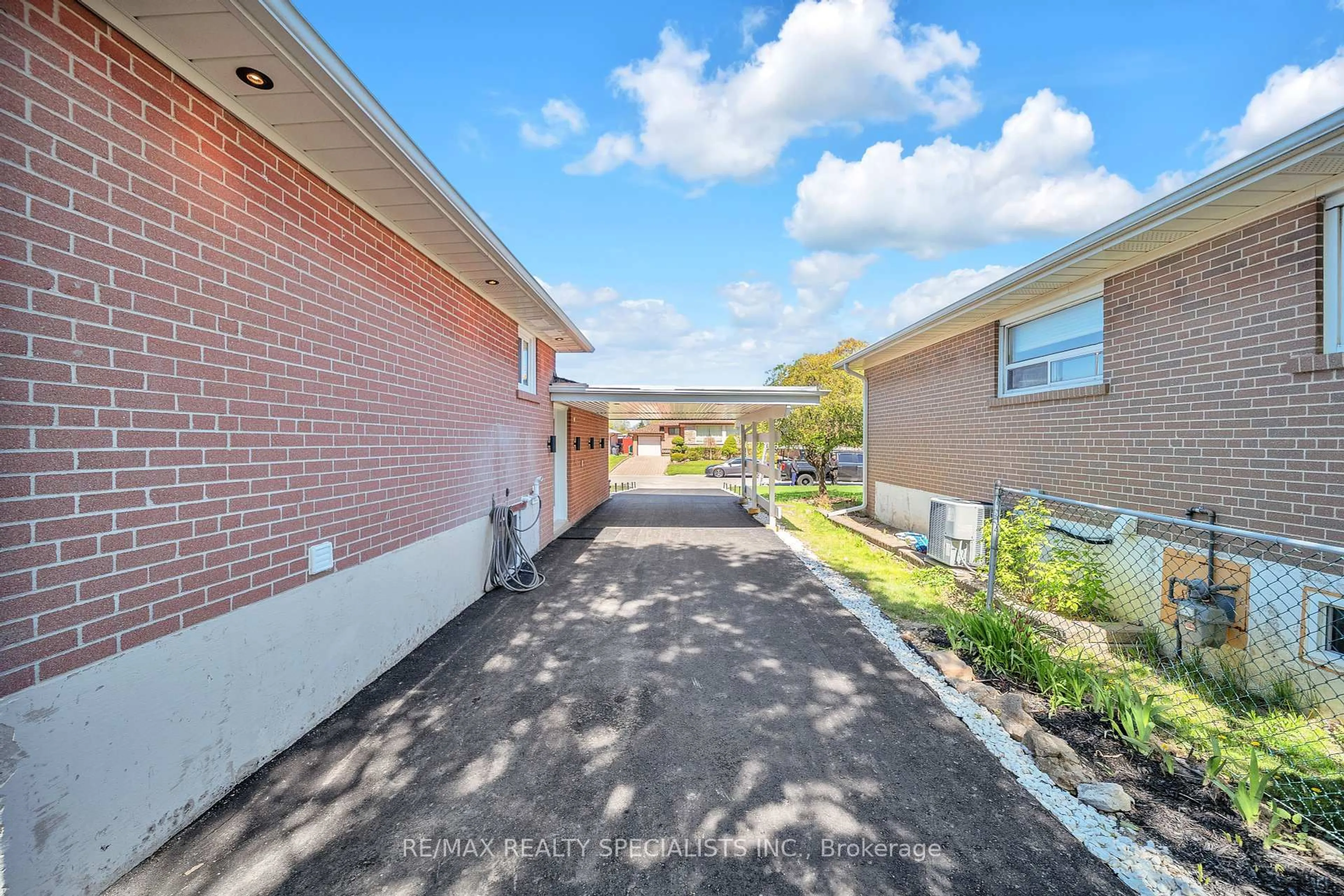 A pic from outside/outdoor area/front of a property/back of a property/a pic from drone, street for 9 Pleaseley Rd, Brampton Ontario L6W 1K7