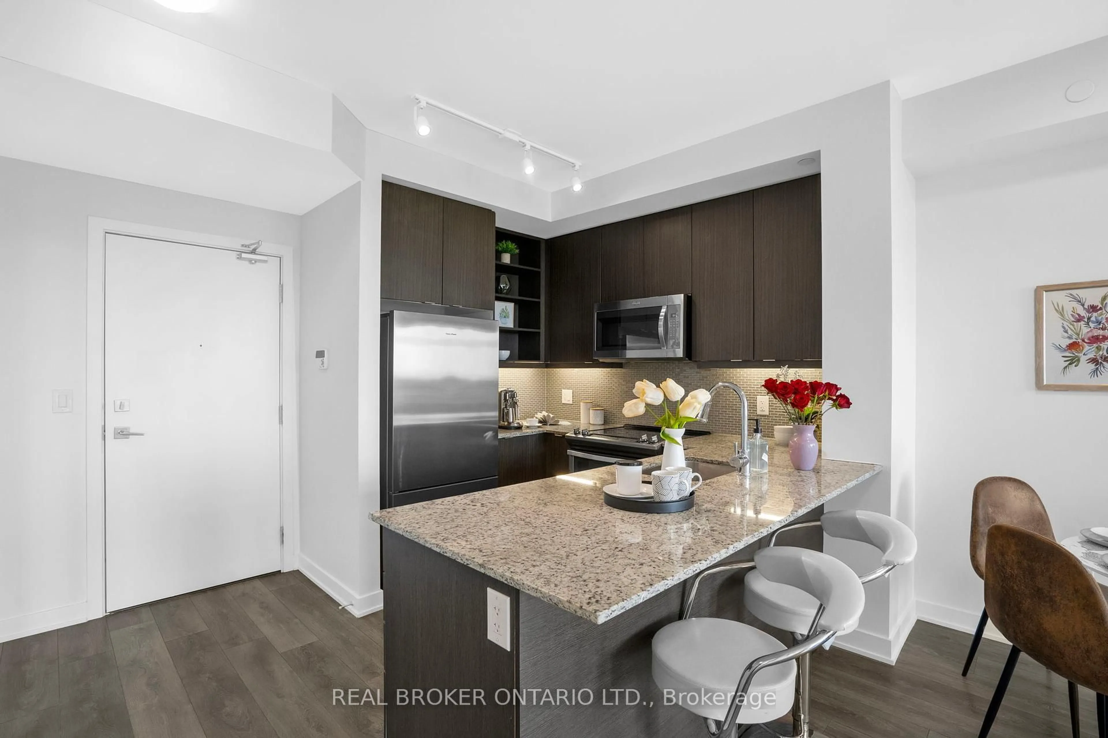 Open concept kitchen, unknown for 4633 Glen Erin Dr #705, Mississauga Ontario L5M 7S1