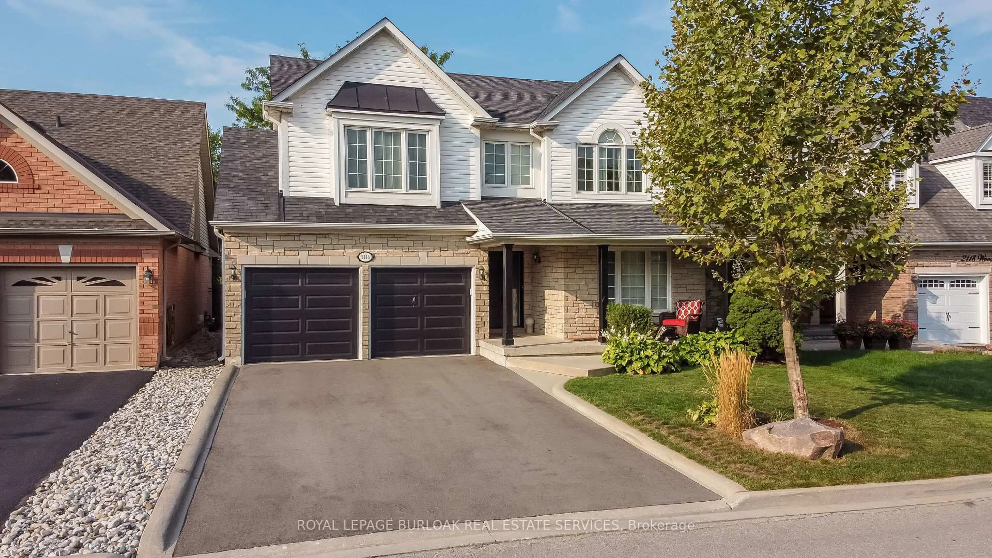 Home with brick exterior material, street for 2116 Woodsmere Crt, Burlington Ontario L7L 6J5