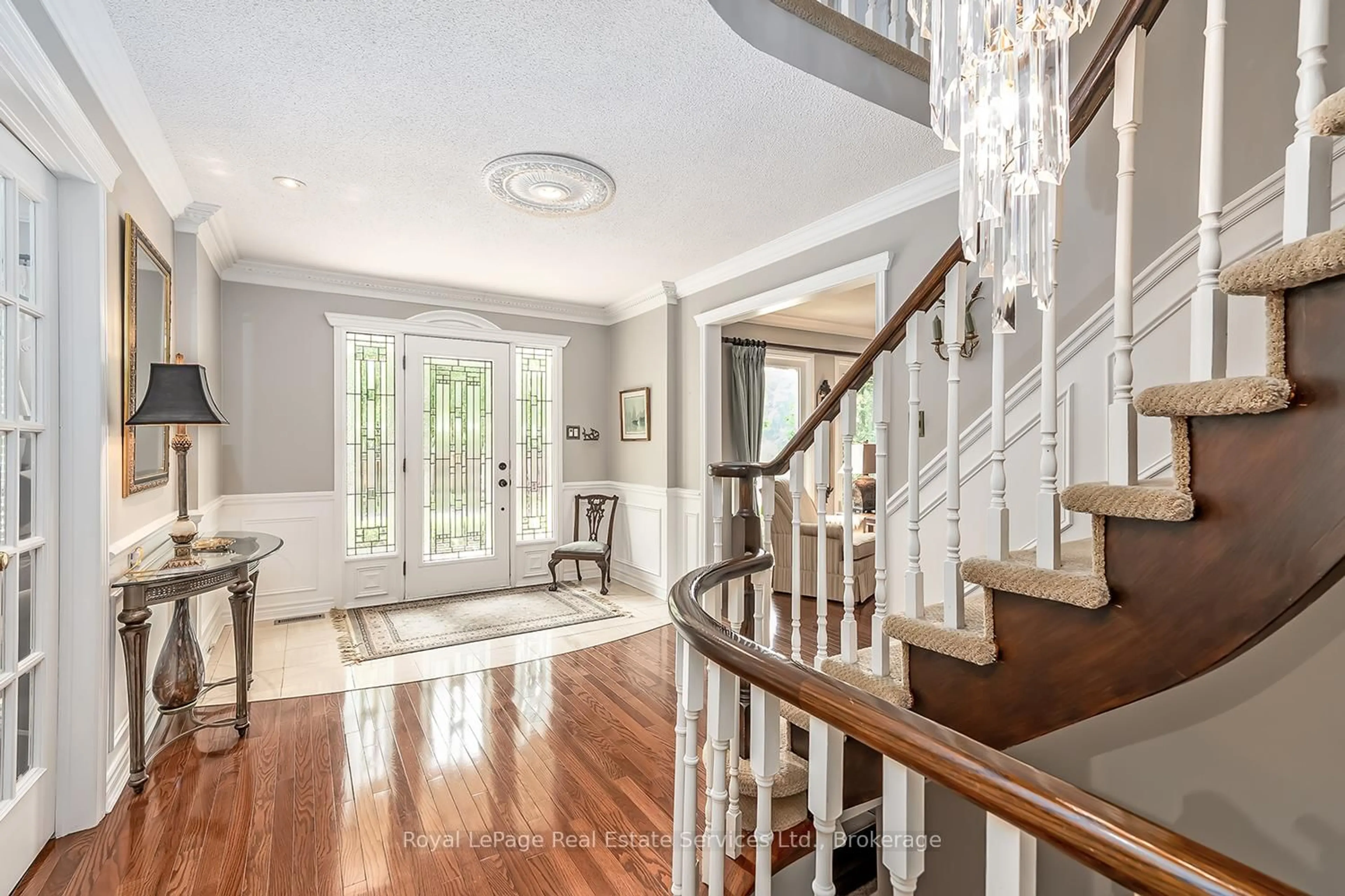 Indoor entryway for 435 Linden Lane, Oakville Ontario L6H 3K2