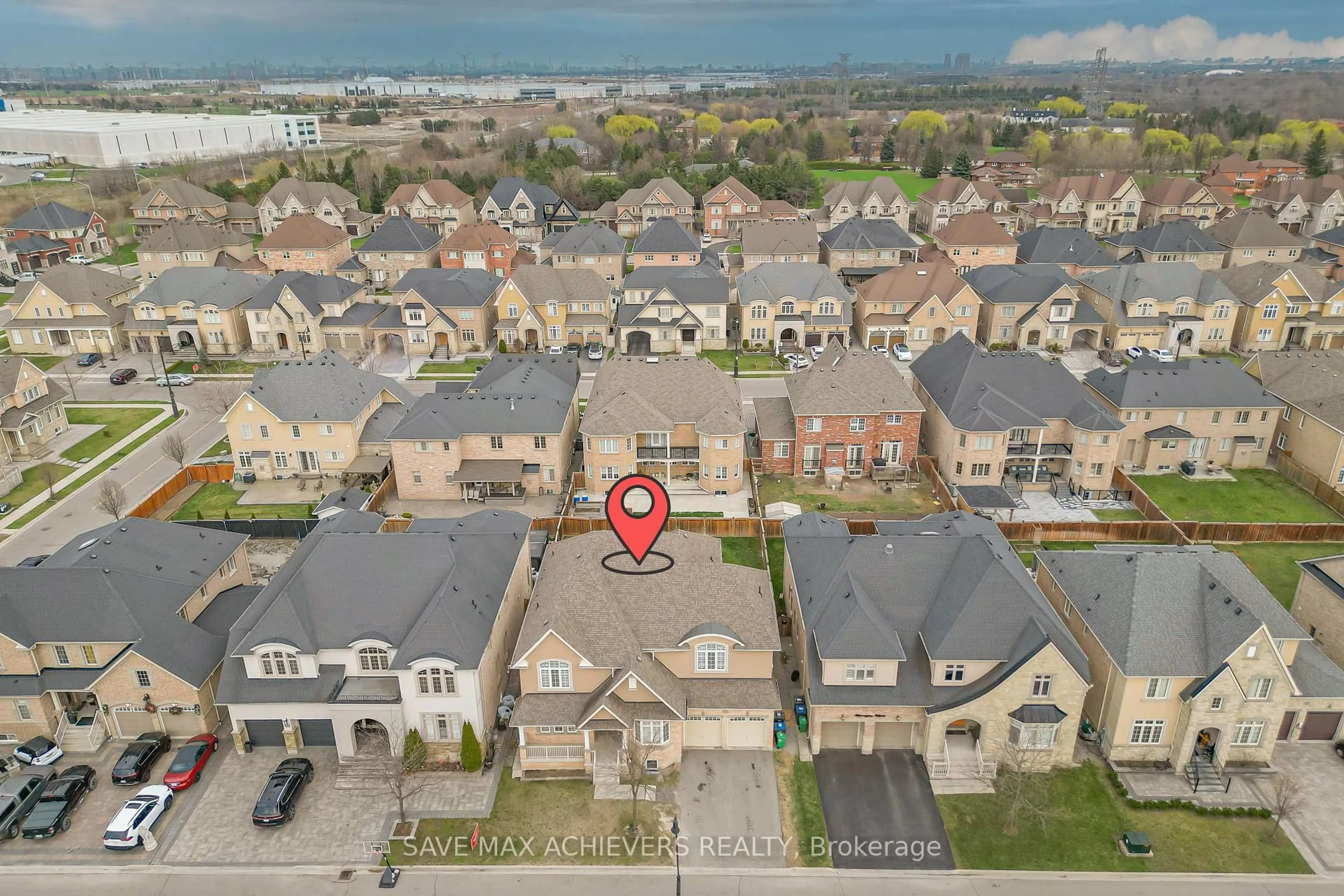 A pic from outside/outdoor area/front of a property/back of a property/a pic from drone, street for 7 Seacliff Cres, Brampton Ontario L6T 0A4