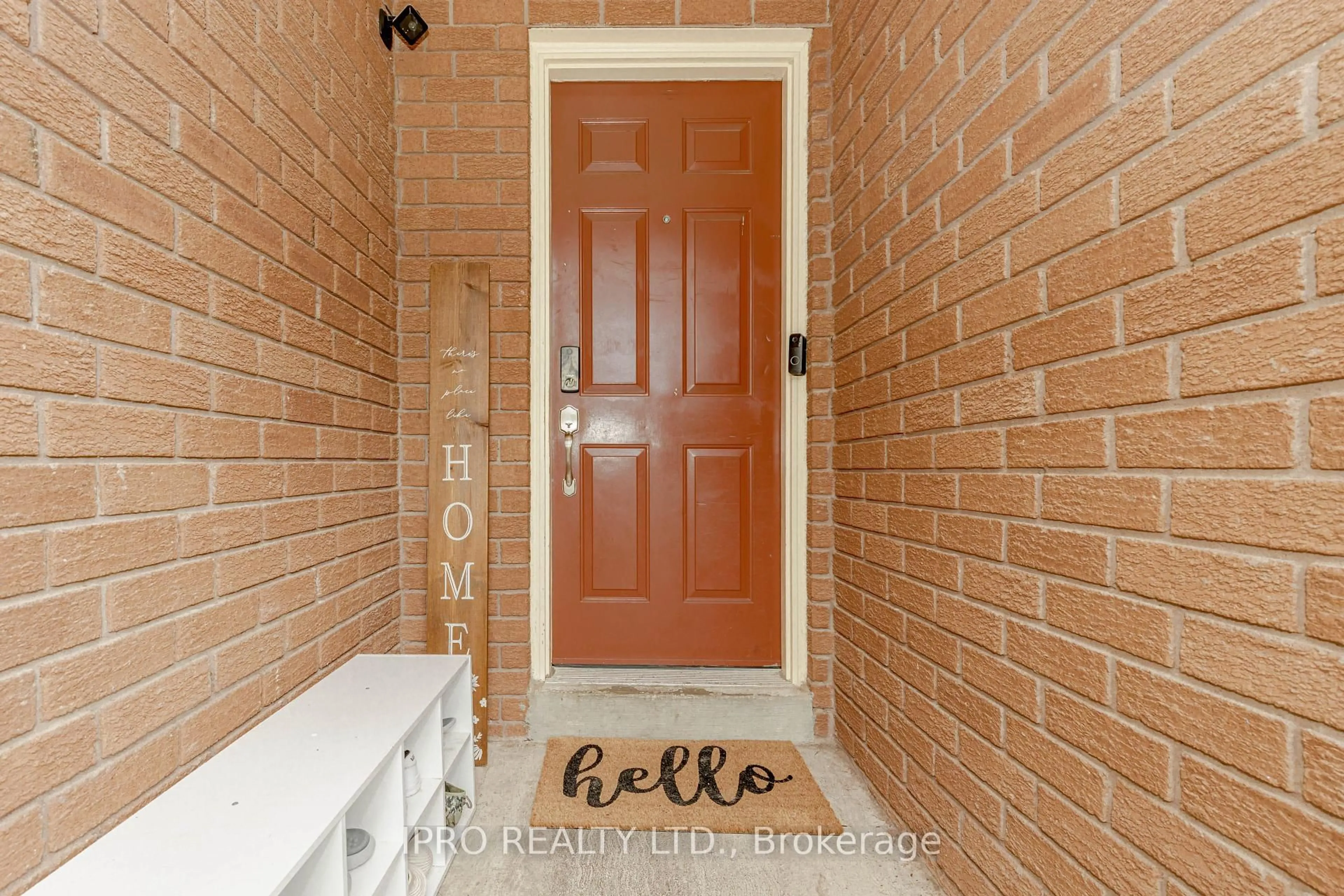 Indoor entryway for 952 Ceremonial Dr, Mississauga Ontario L5R 3A7