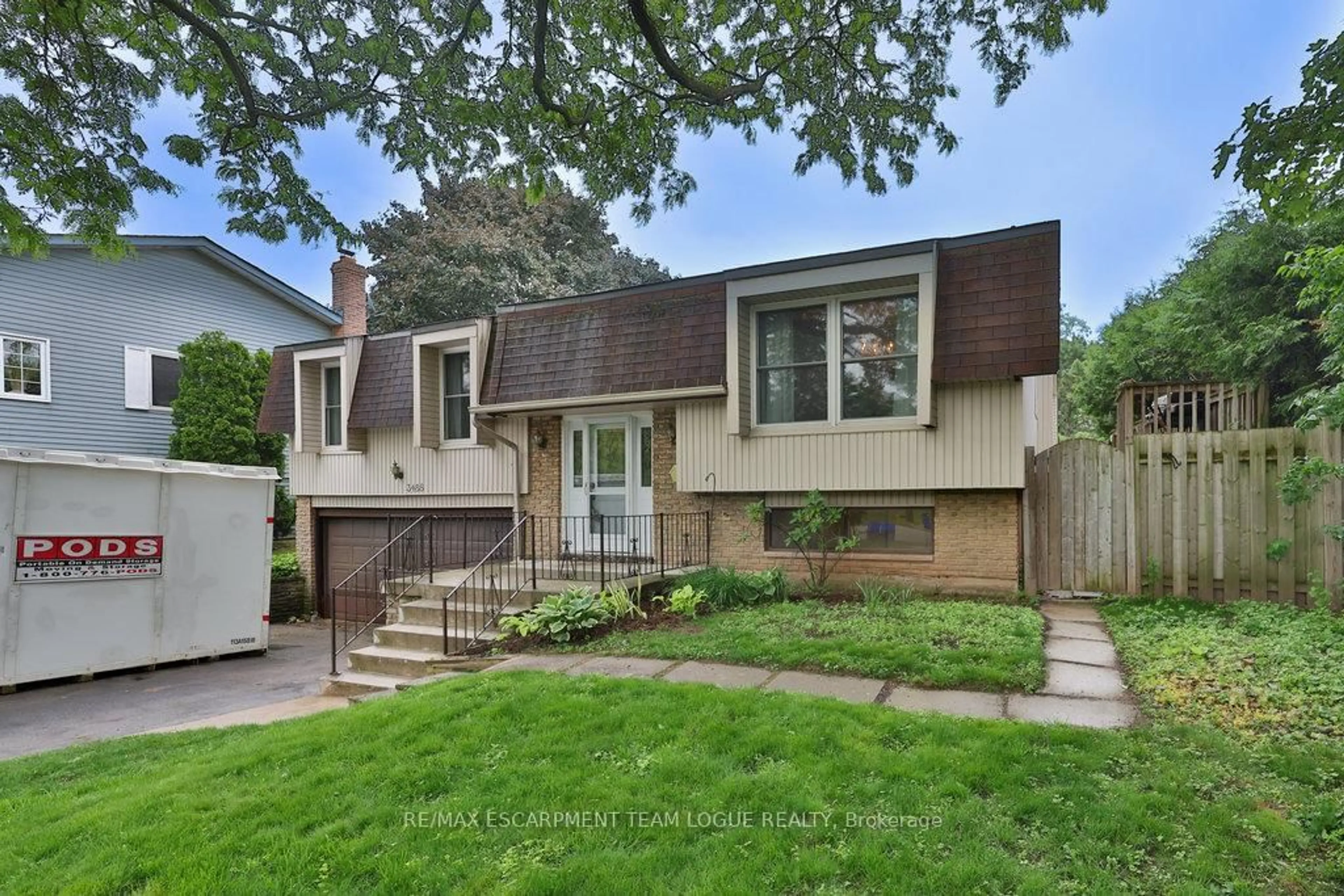 Home with brick exterior material, street for 3488 Rubens Crt, Burlington Ontario L7N 3K4