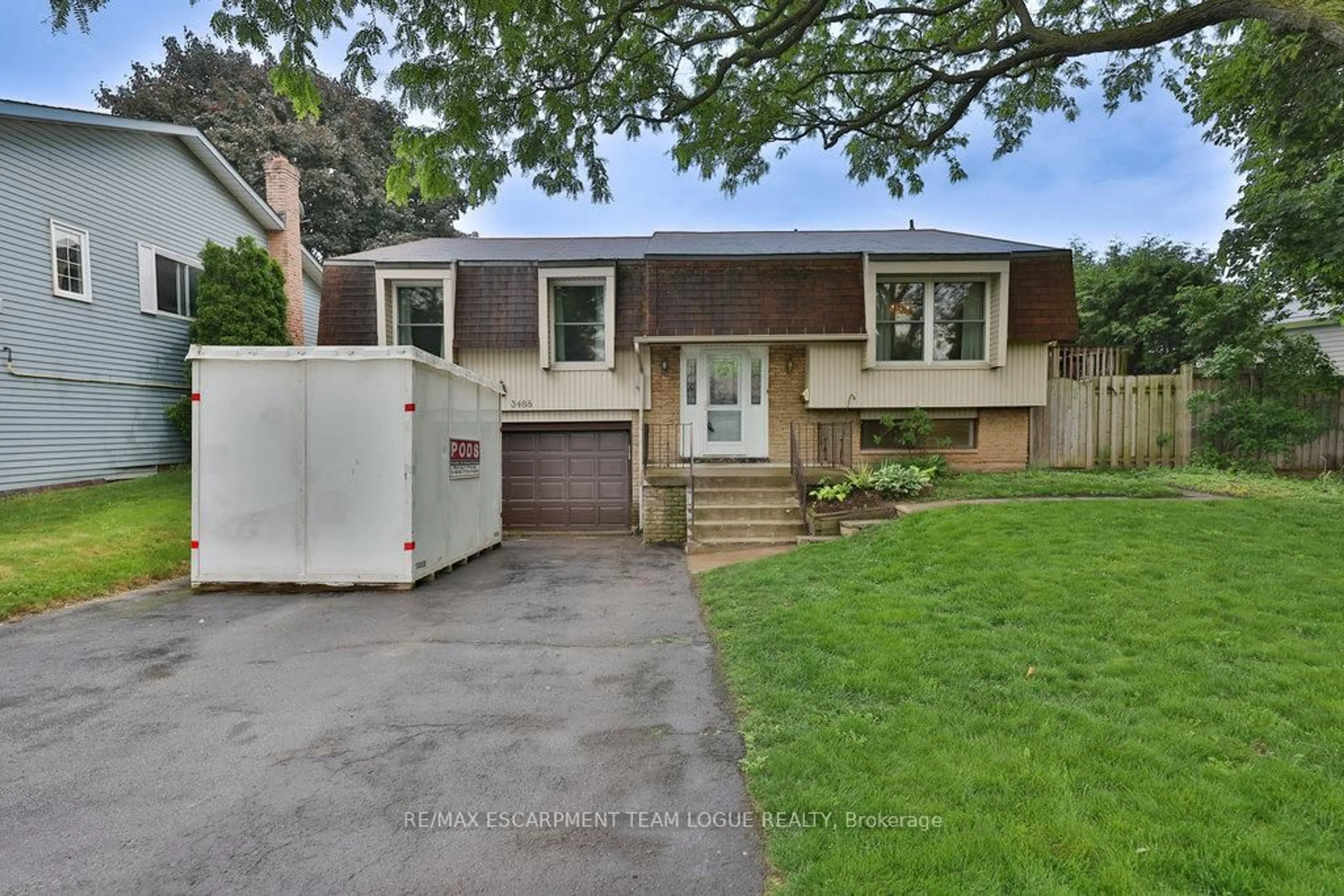Home with vinyl exterior material, street for 3488 Rubens Crt, Burlington Ontario L7N 3K4