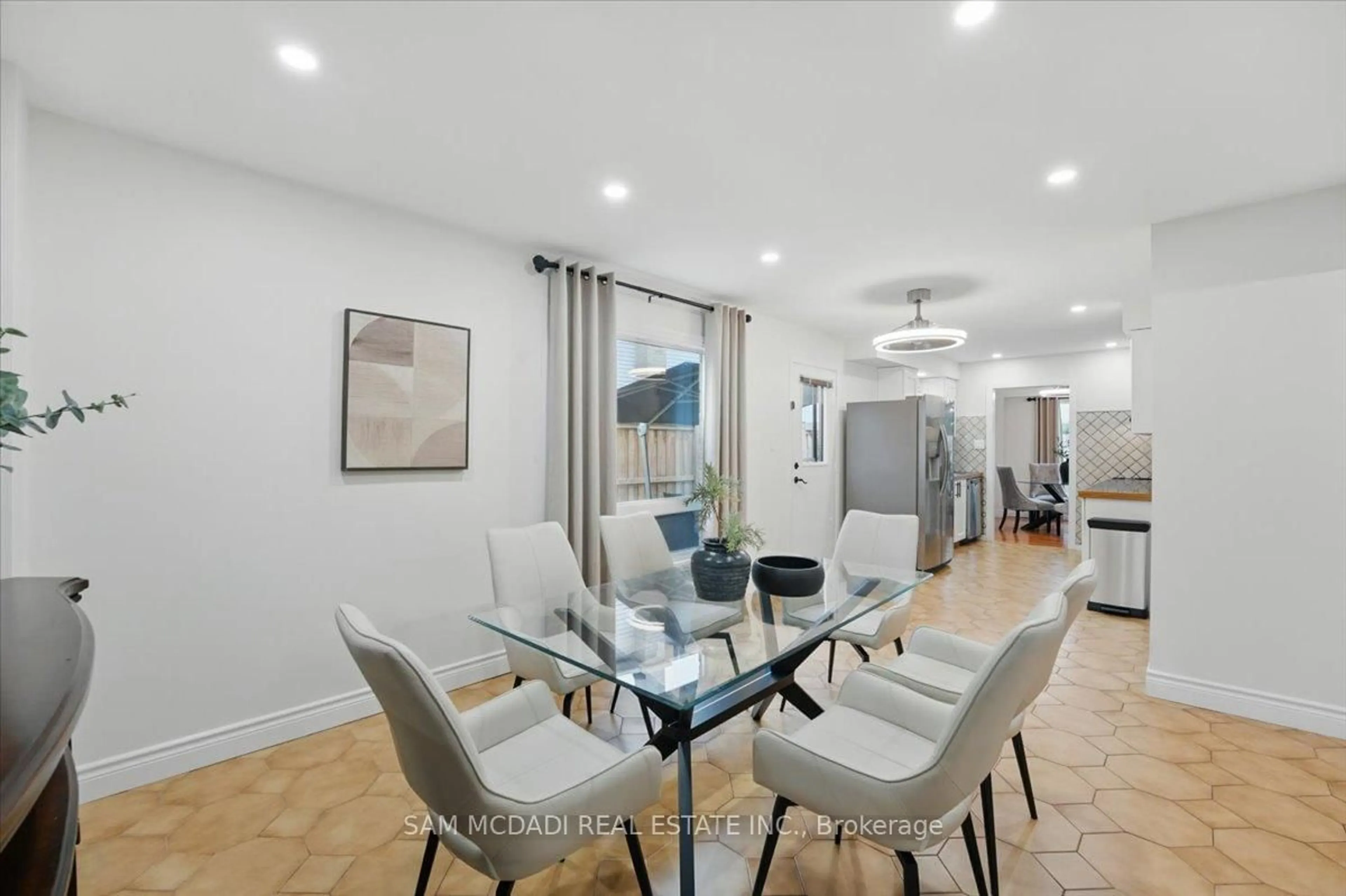 Dining room, unknown for 6486 Edenwood Dr, Mississauga Ontario L5N 3K1