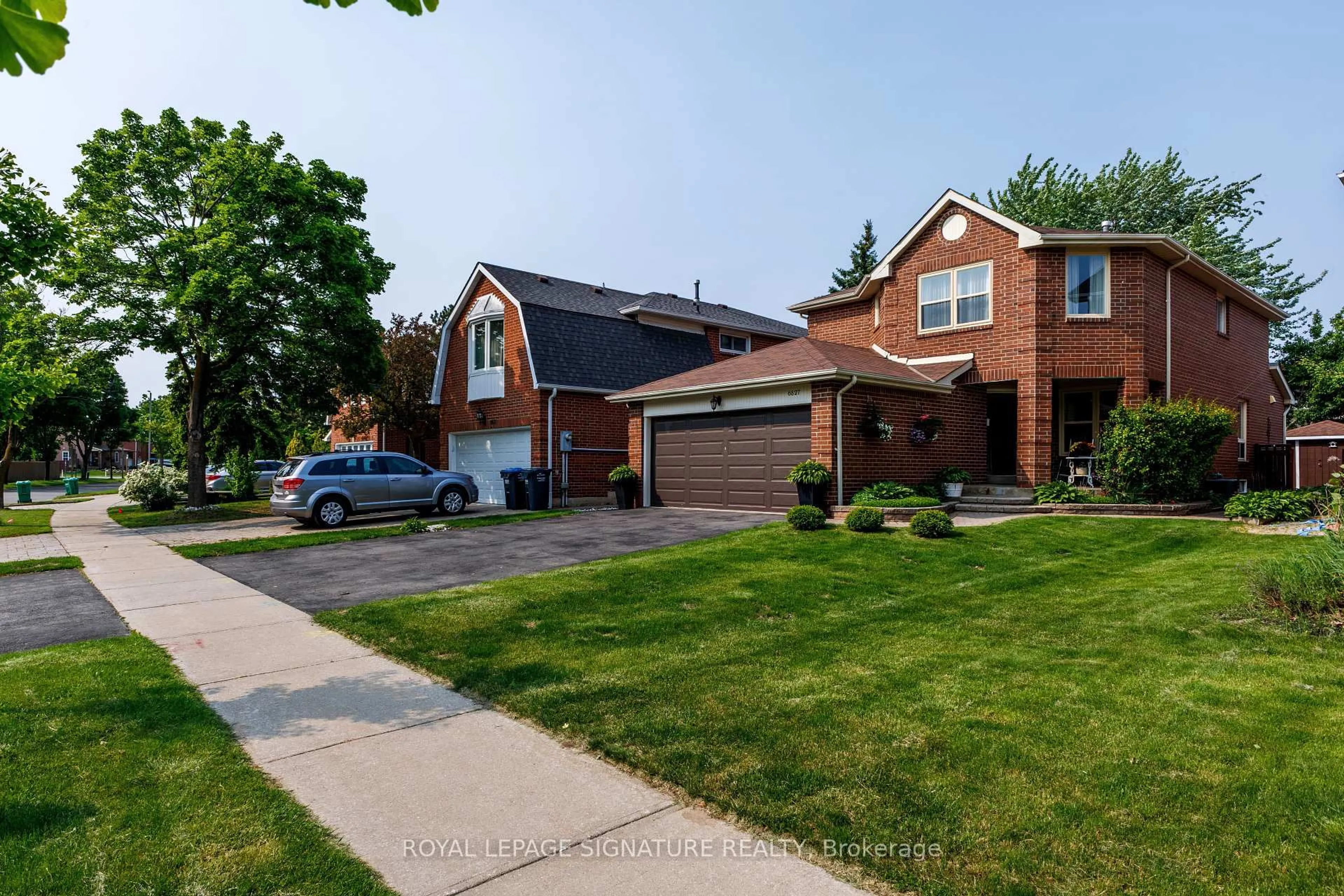Home with brick exterior material, street for 6827 Edenwood Dr, Mississauga Ontario L5N 3X9