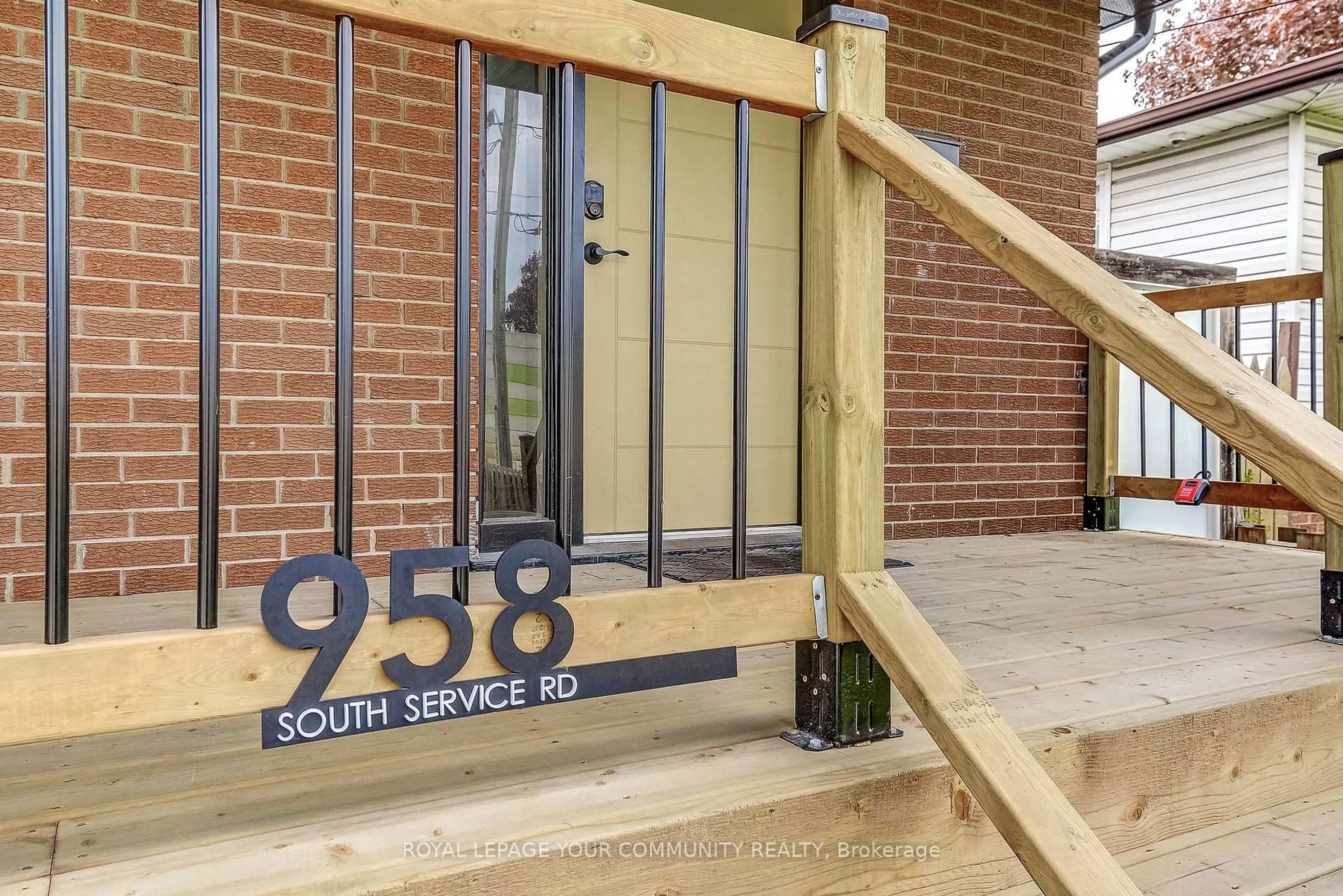 Unknown for 958 South Service Rd, Mississauga Ontario L5E 1V1