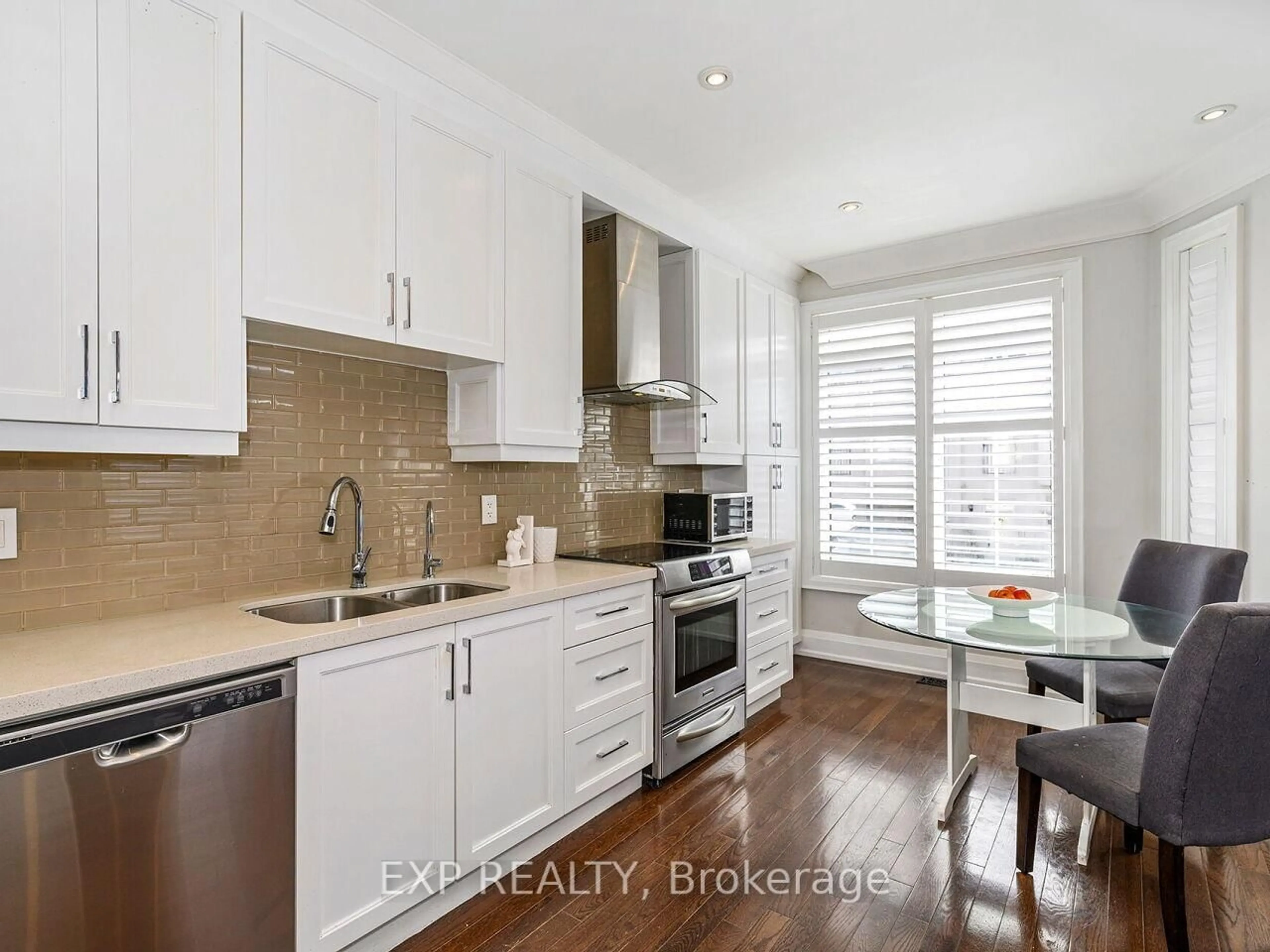 Contemporary kitchen, unknown for 2351 Lakeshore Rd #4, Oakville Ontario L6L 1H4