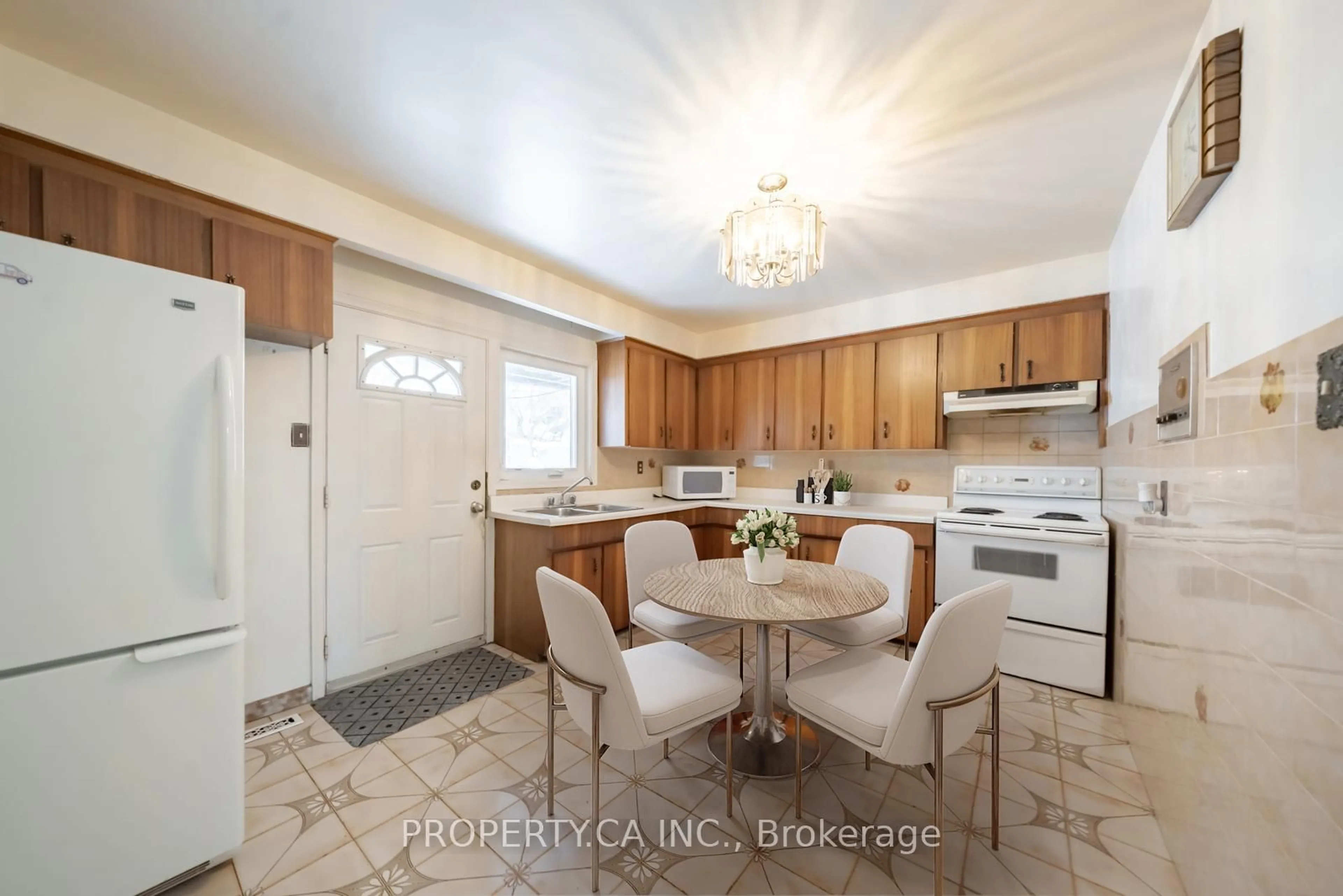 Standard kitchen, ceramic/tile floor for 2098 Dufferin St, Toronto Ontario M6E 3R7