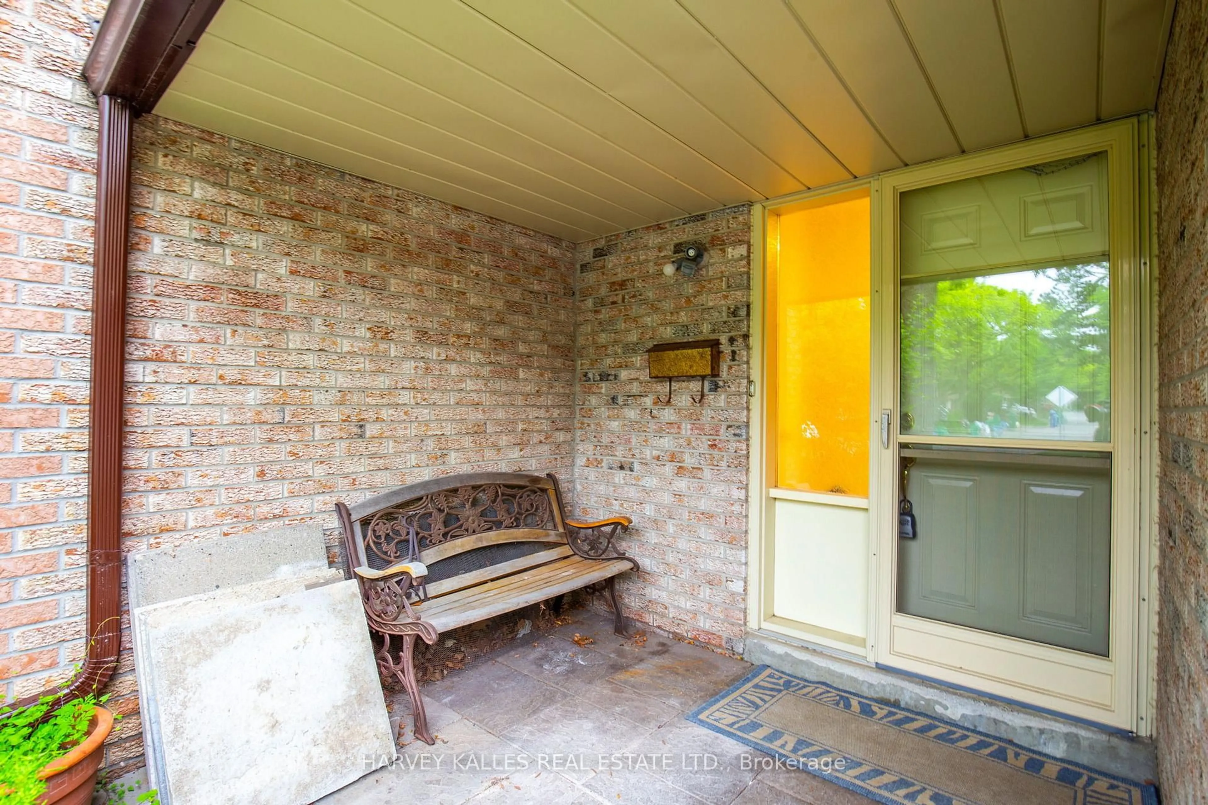 Patio, street for 2020 South Millway #16, Mississauga Ontario L5L 1K2