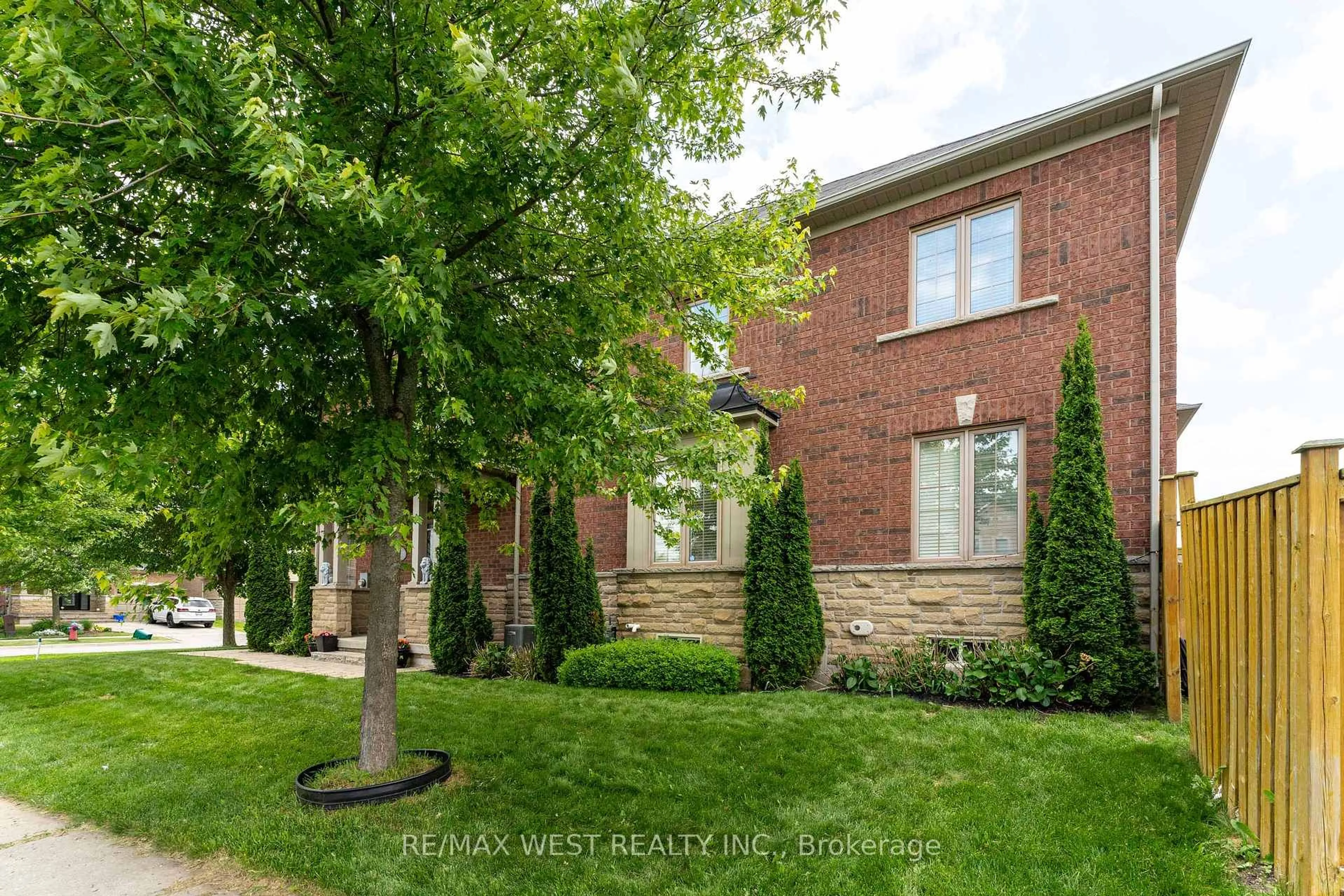 Home with brick exterior material, street for 2120 Fiddlers Way, Oakville Ontario L5M 0M5