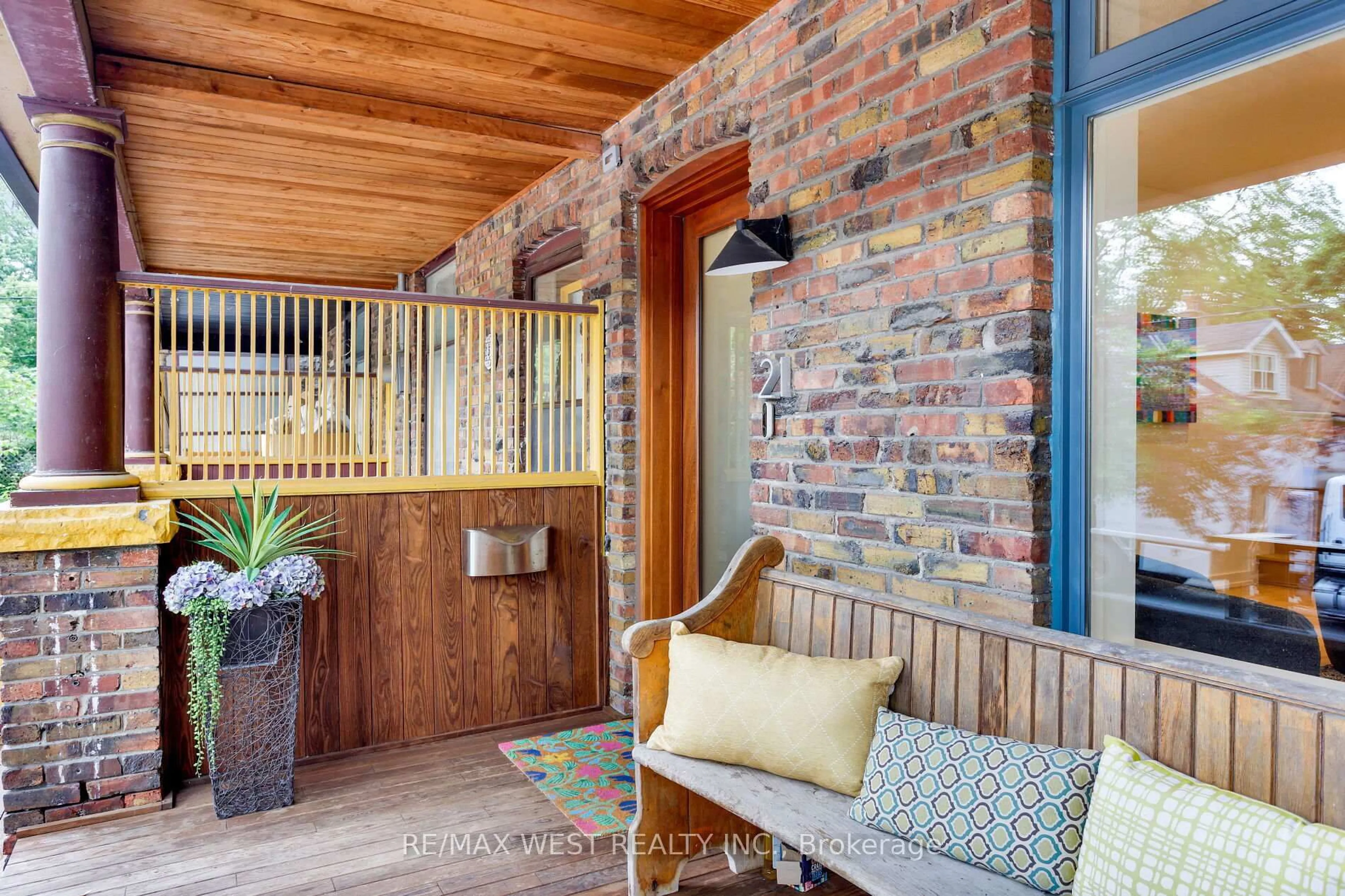 Indoor entryway for 21 Cowan Ave, Toronto Ontario M6K 2N1