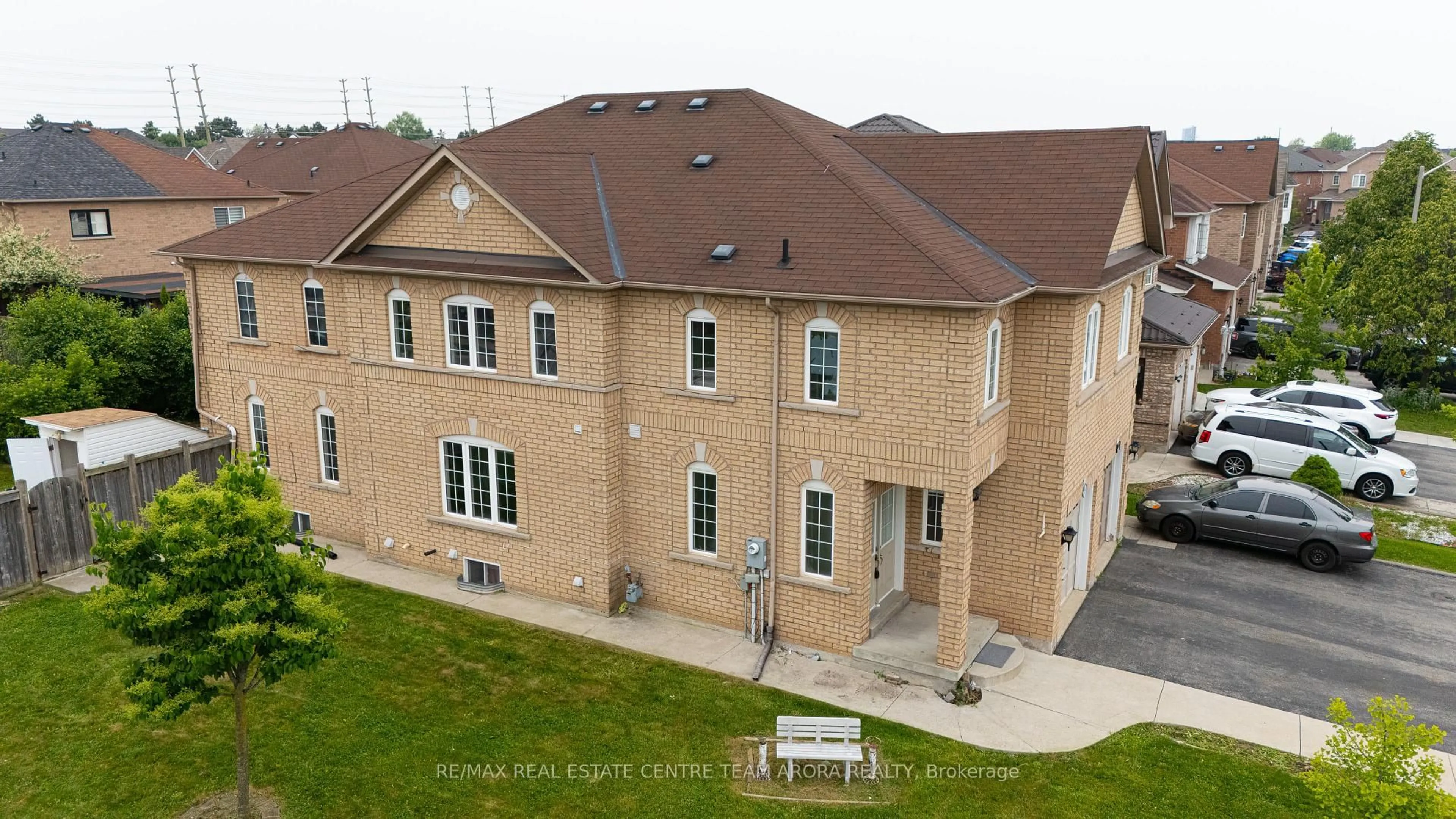 A pic from outside/outdoor area/front of a property/back of a property/a pic from drone, building for 159 Albright Rd, Brampton Ontario L6X 0J2