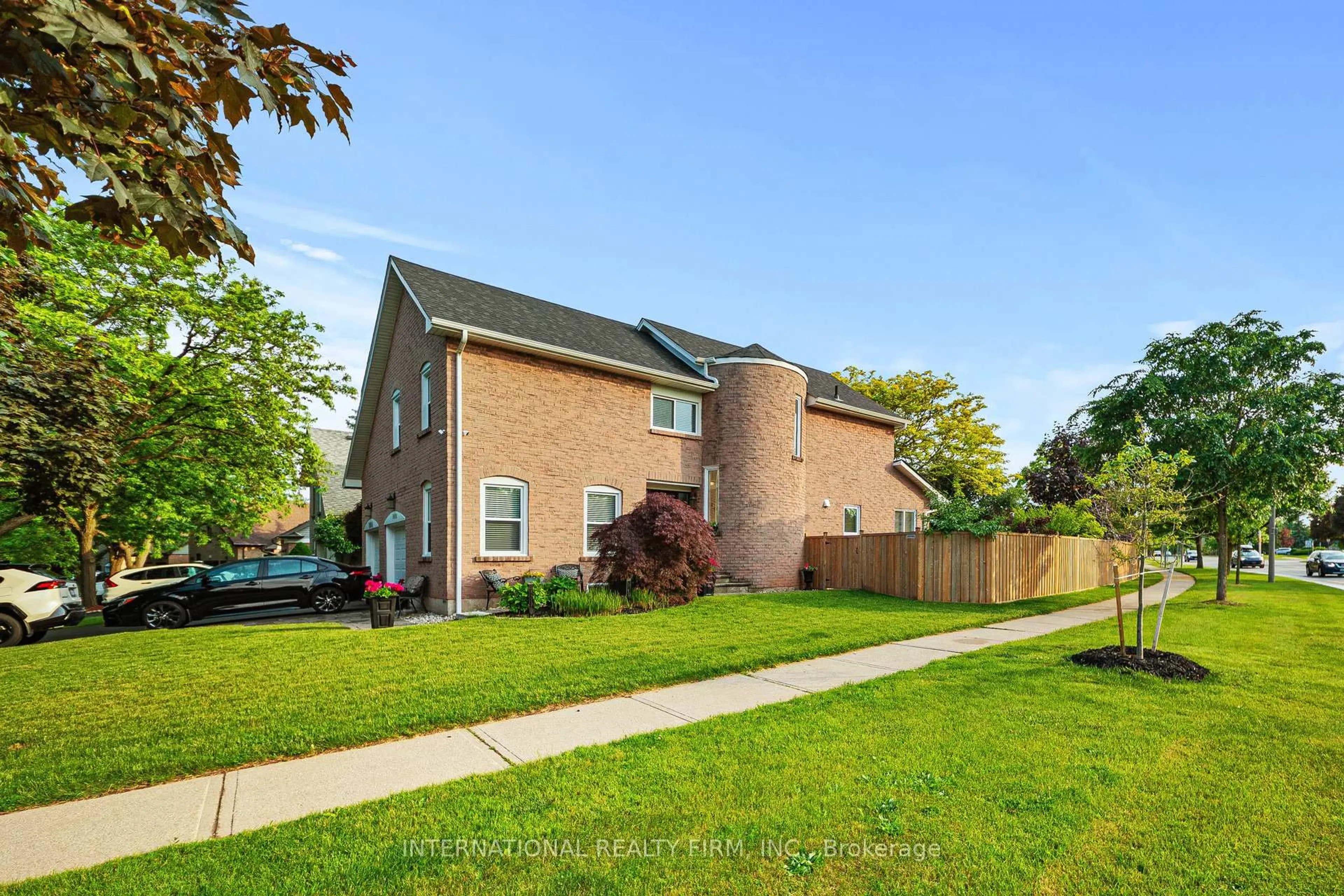Home with brick exterior material, street for 1088 Runnymead Cres, Oakville Ontario L6M 1C4