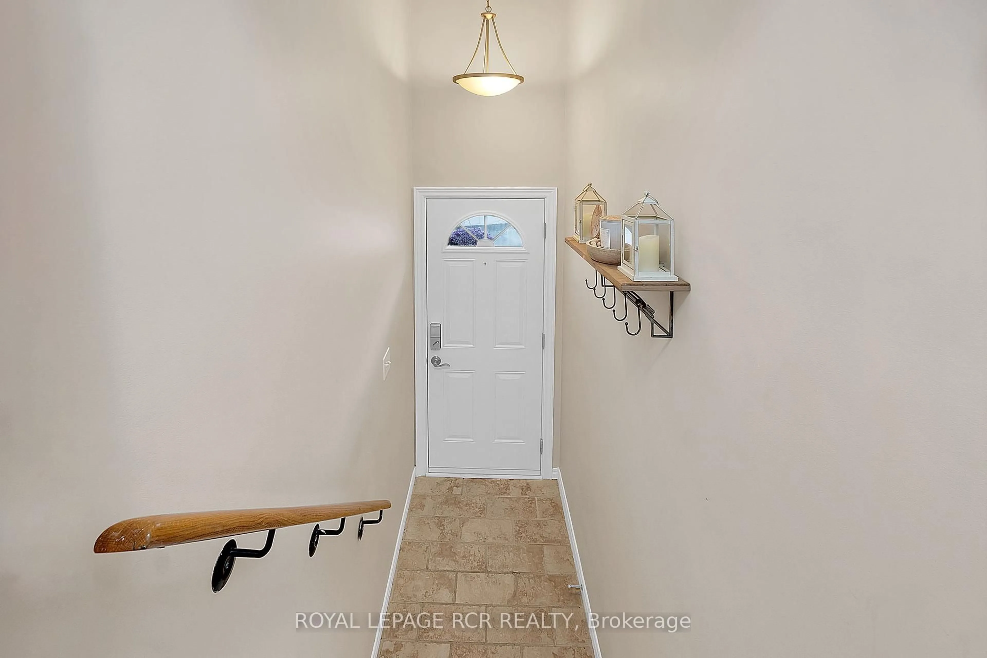 Indoor entryway for 3A Robert Lane, Halton Hills Ontario L7G 5L9