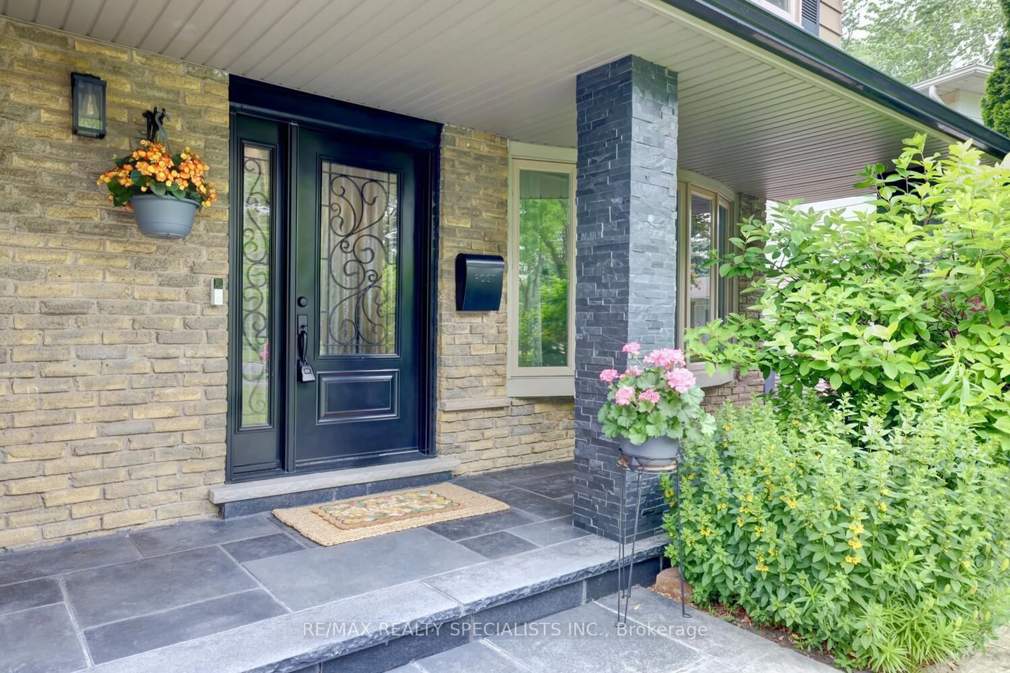 Indoor entryway for 2783 Kinnerton Cres, Mississauga Ontario L5K 2B3