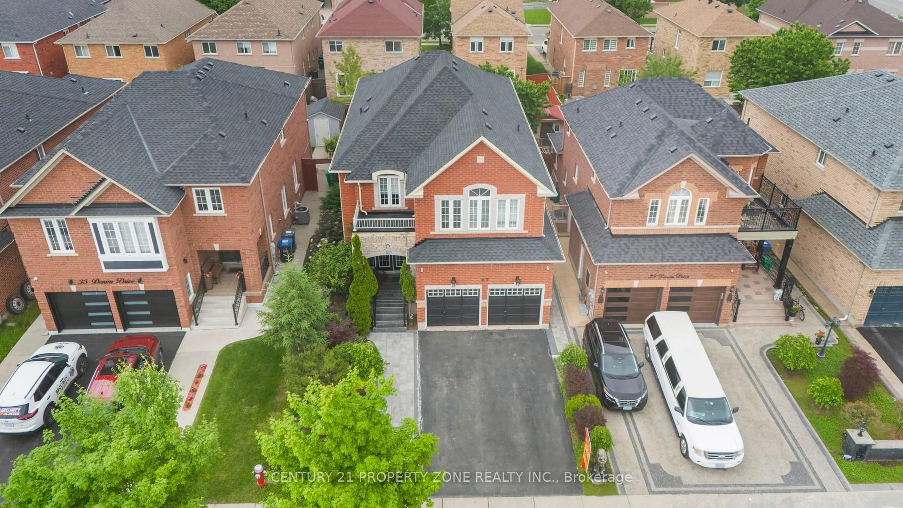 A pic from outside/outdoor area/front of a property/back of a property/a pic from drone, street for 37 Denim Dr, Brampton Ontario L6P 2R3