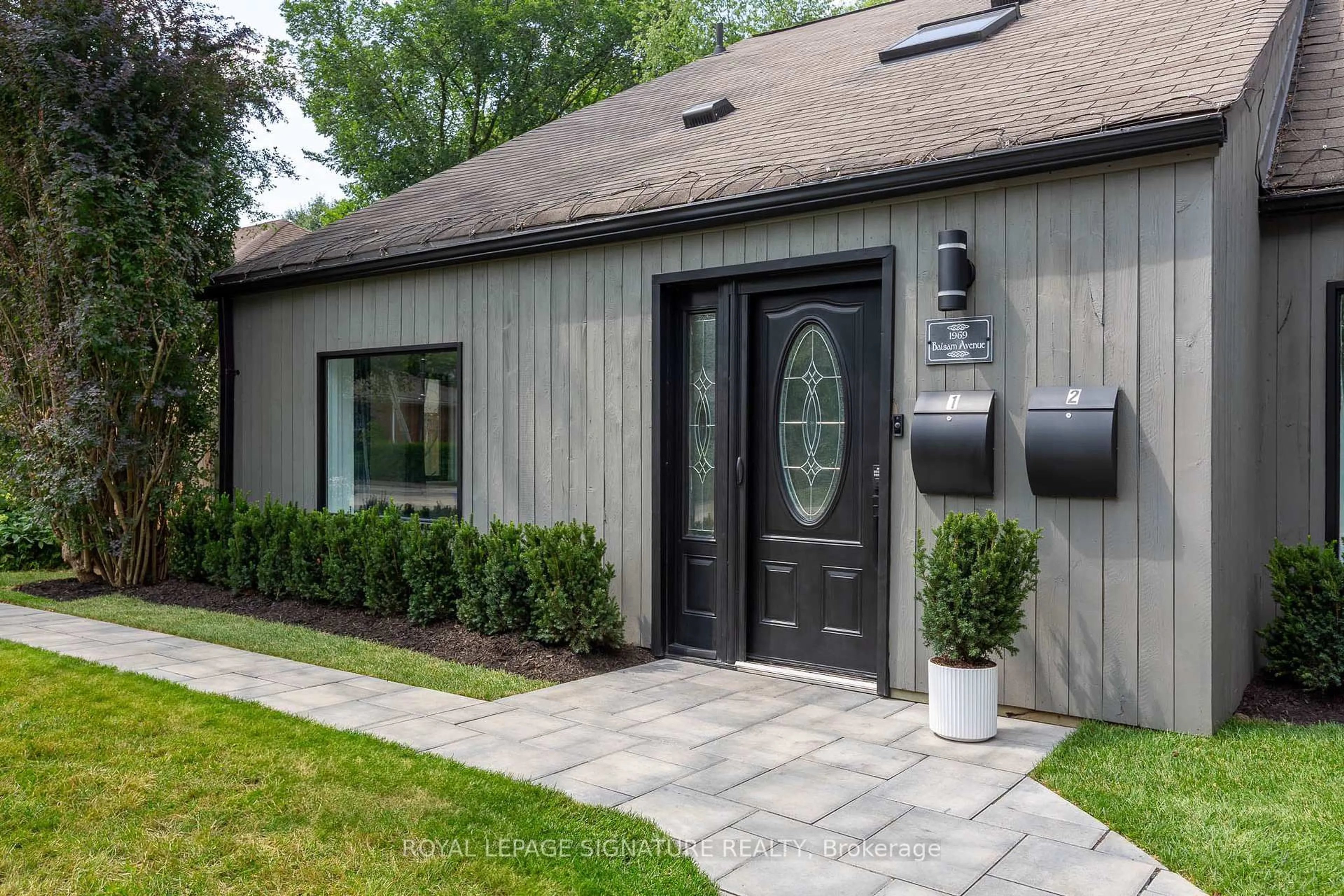 Home with brick exterior material, street for 1969 Balsam Ave, Mississauga Ontario L5J 1L3
