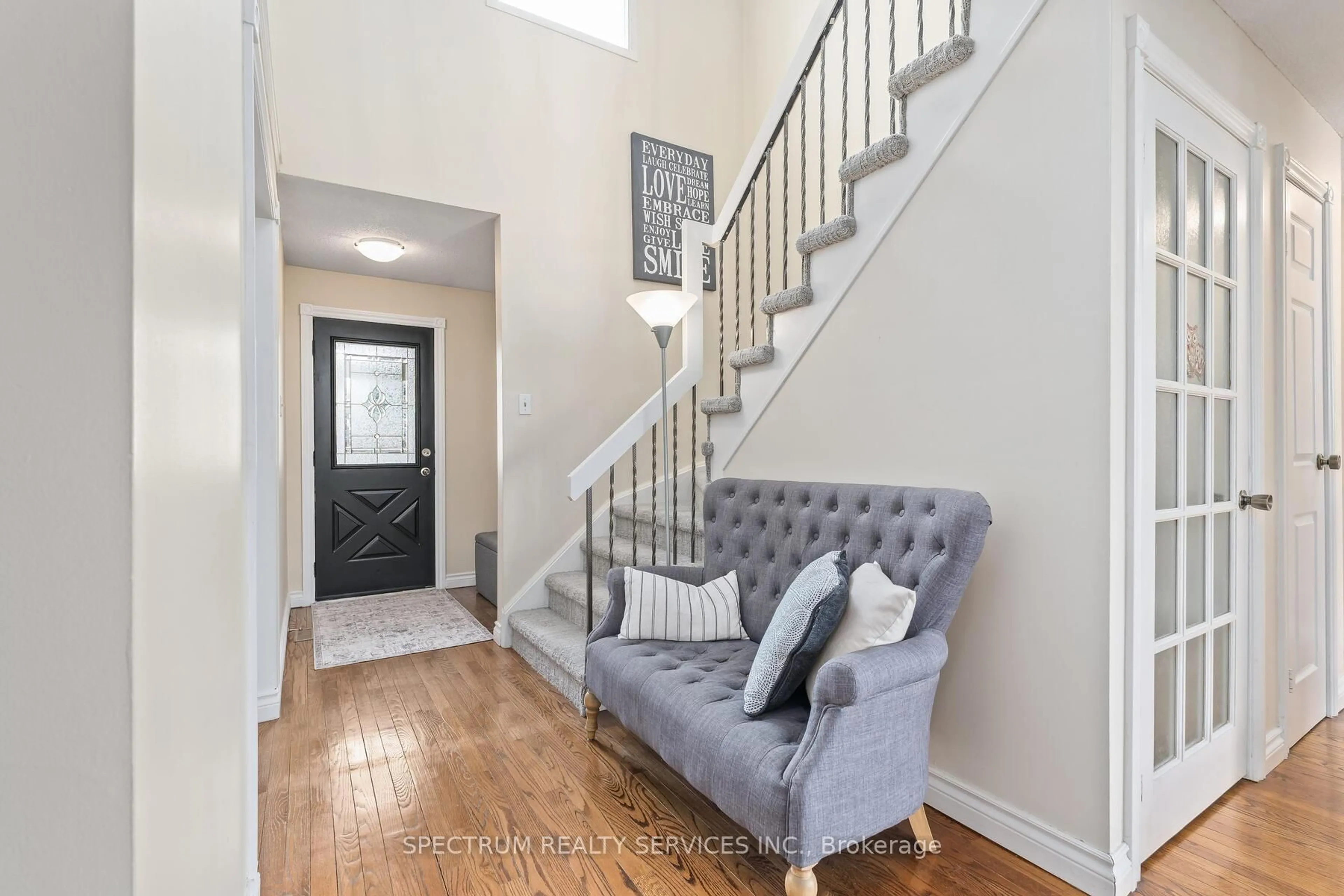 Indoor entryway for 98 Mikado Cres, Brampton Ontario L6S 3R7