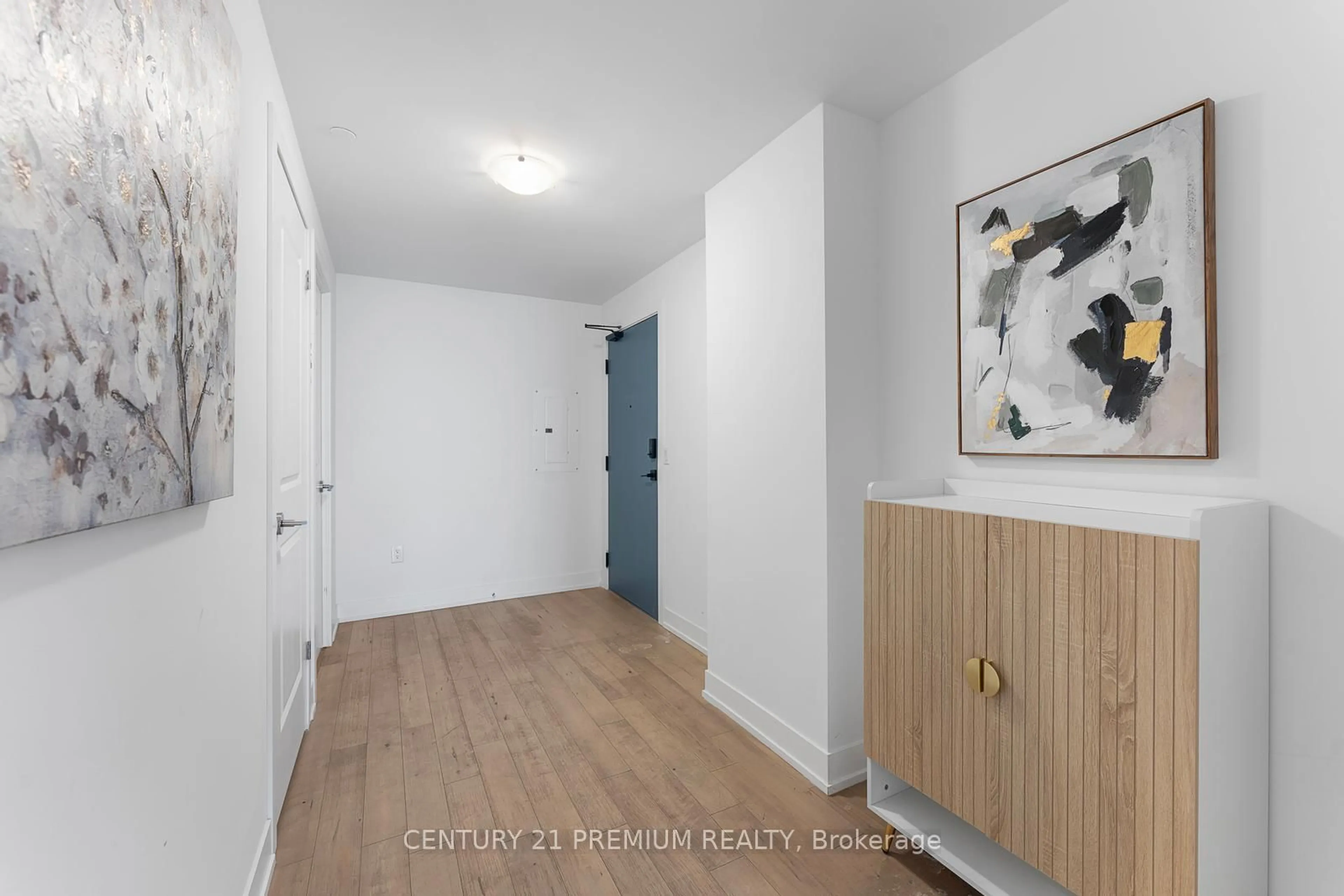 Indoor entryway for 1063 Douglas Mccurdy Comm Circ #1204, Mississauga Ontario L5G 0C5