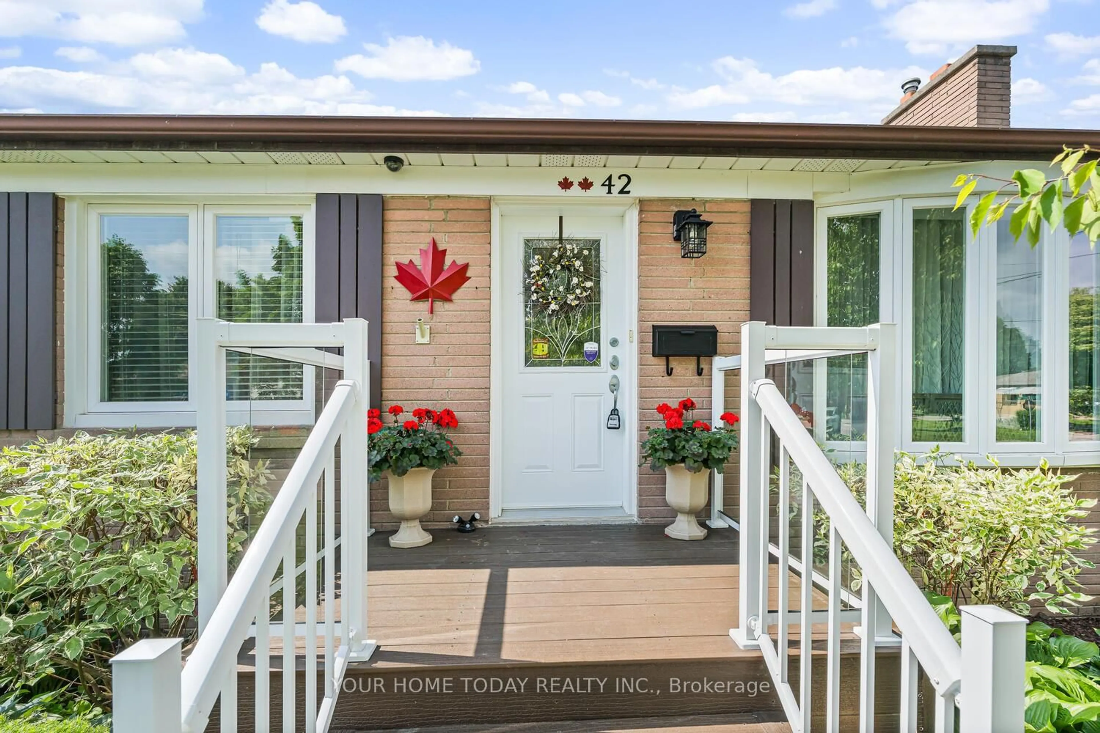 Indoor entryway for 42 Byron St, Halton Hills Ontario L7G 3W7