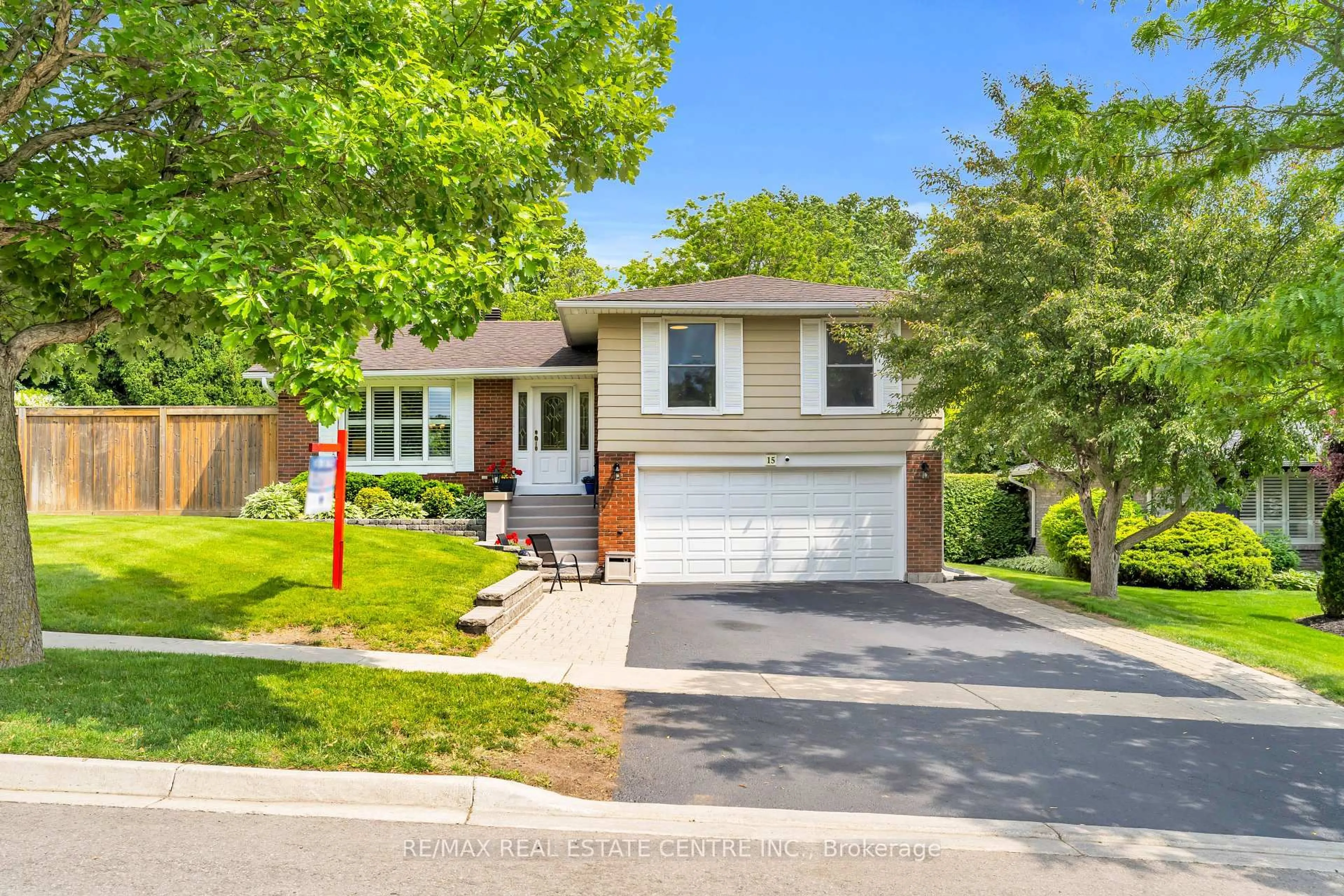 Home with brick exterior material, street for 15 Noble Crt, Halton Hills Ontario L7G 1M5