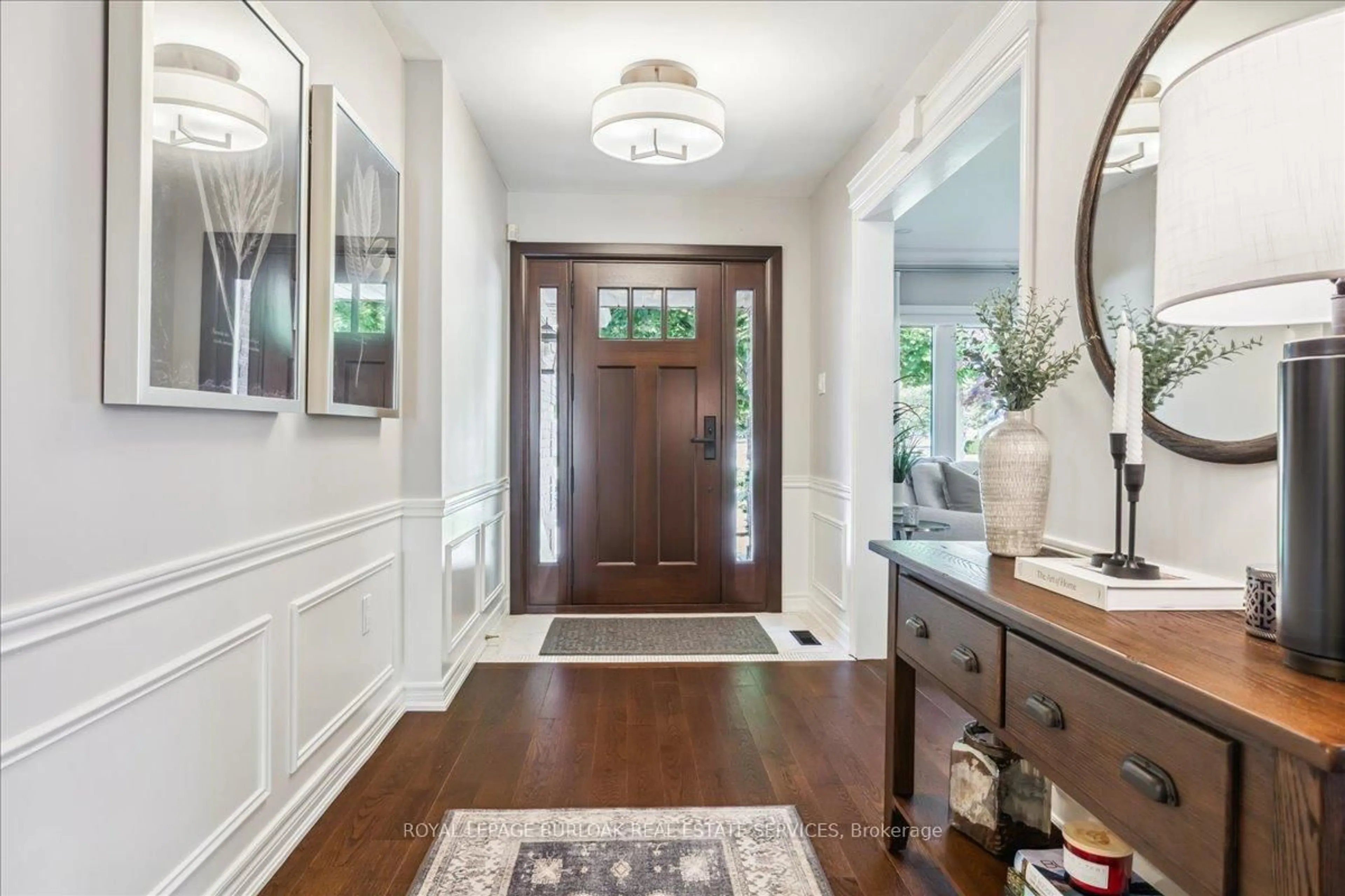 Indoor entryway for 1212 Hammond St, Burlington Ontario L7S 2A4