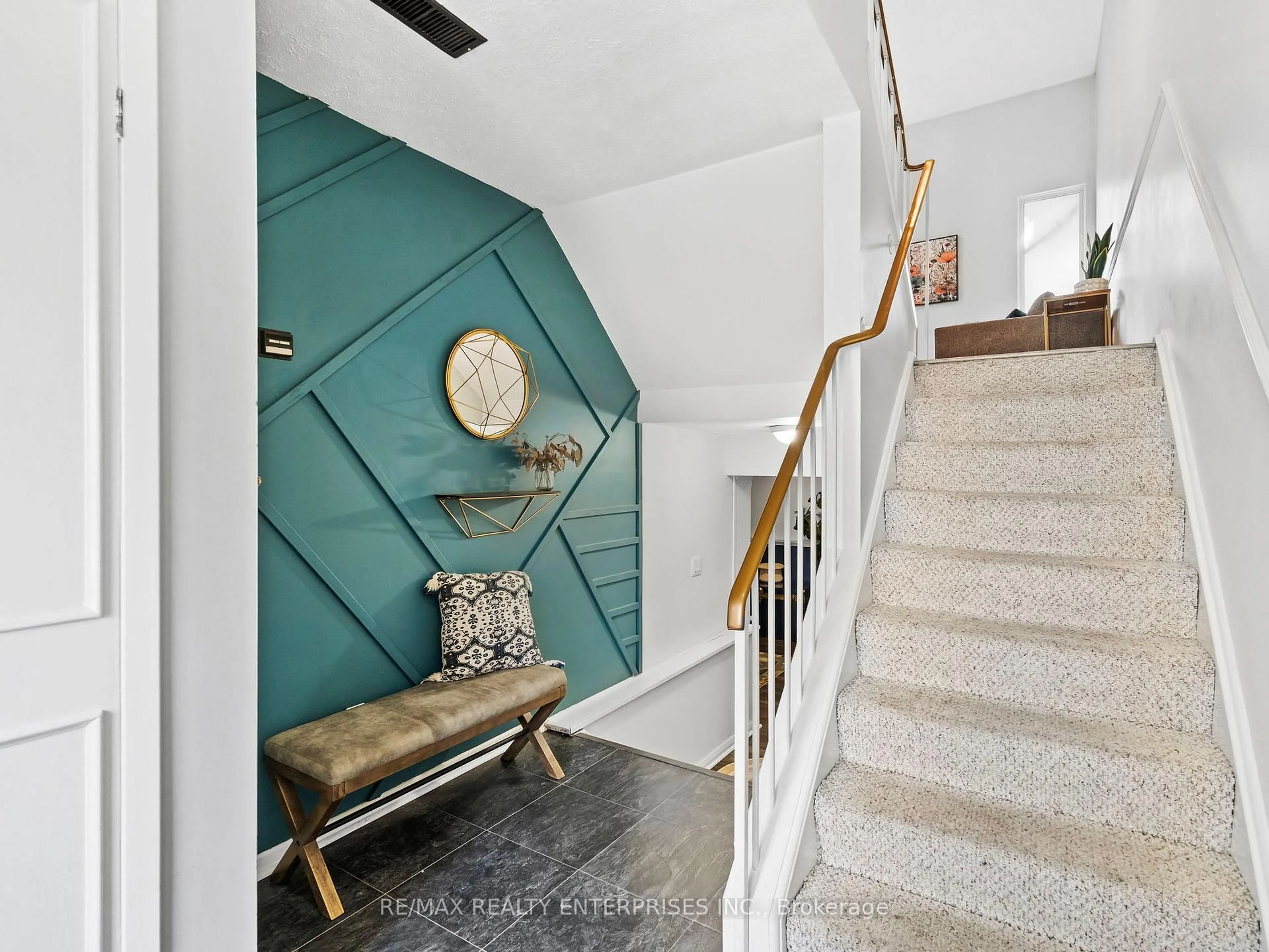 Indoor entryway for 661 Childs Dr #49, Milton Ontario L9T 4Y4