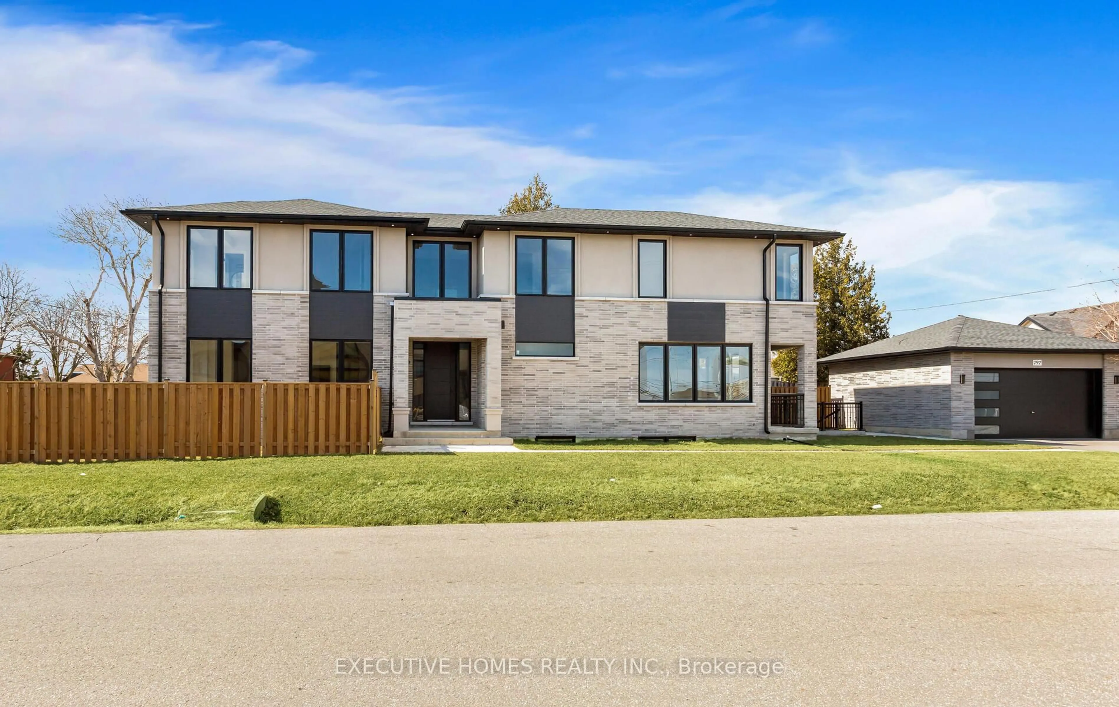 Home with brick exterior material, street for 797 First St, Mississauga Ontario L5E 1A3