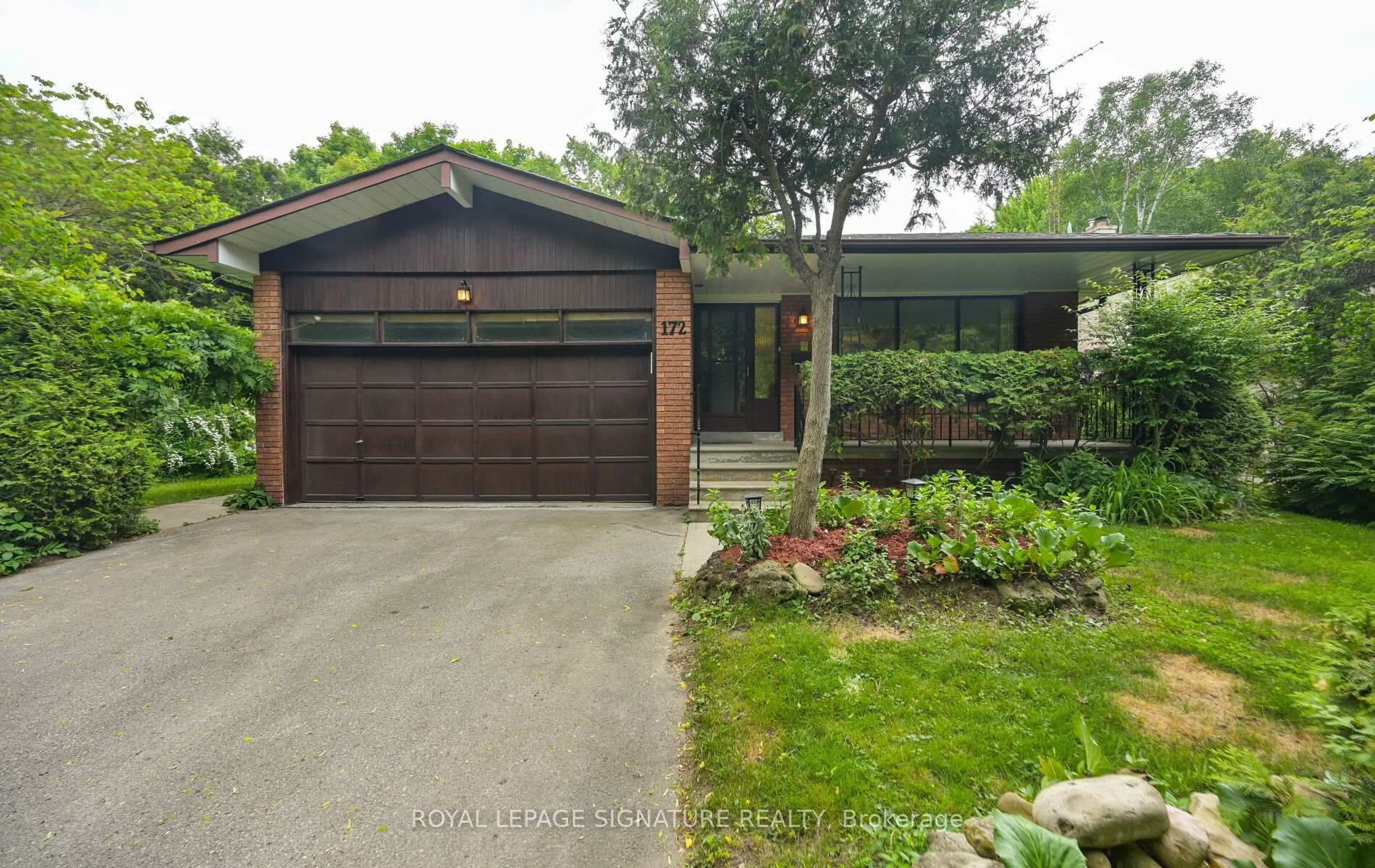 Home with brick exterior material, street for 172 Glenview Dr, Mississauga Ontario L5G 4N2