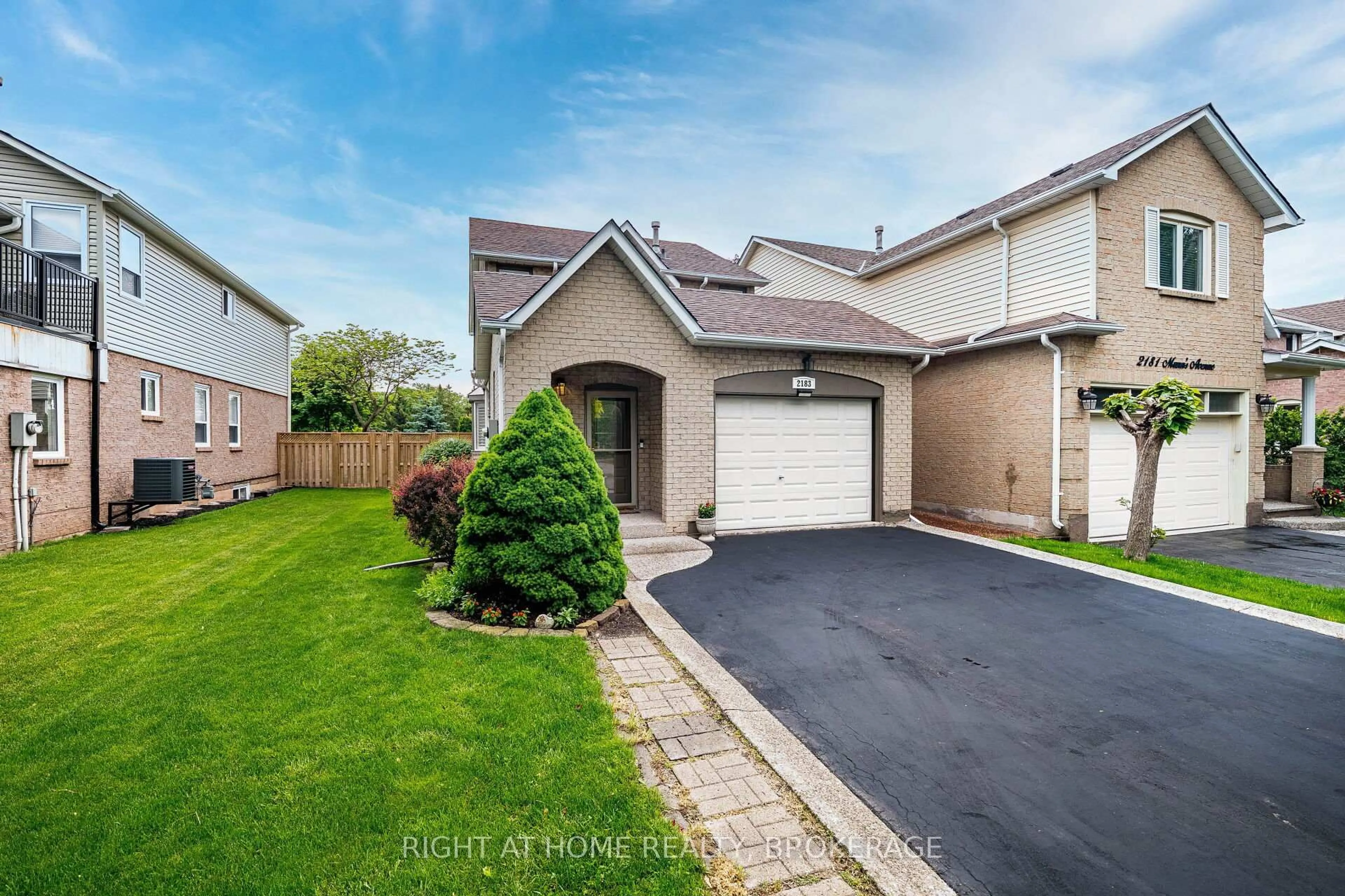 A pic from outside/outdoor area/front of a property/back of a property/a pic from drone, street for 2183 Munn's Ave, Oakville Ontario L6H 3S9