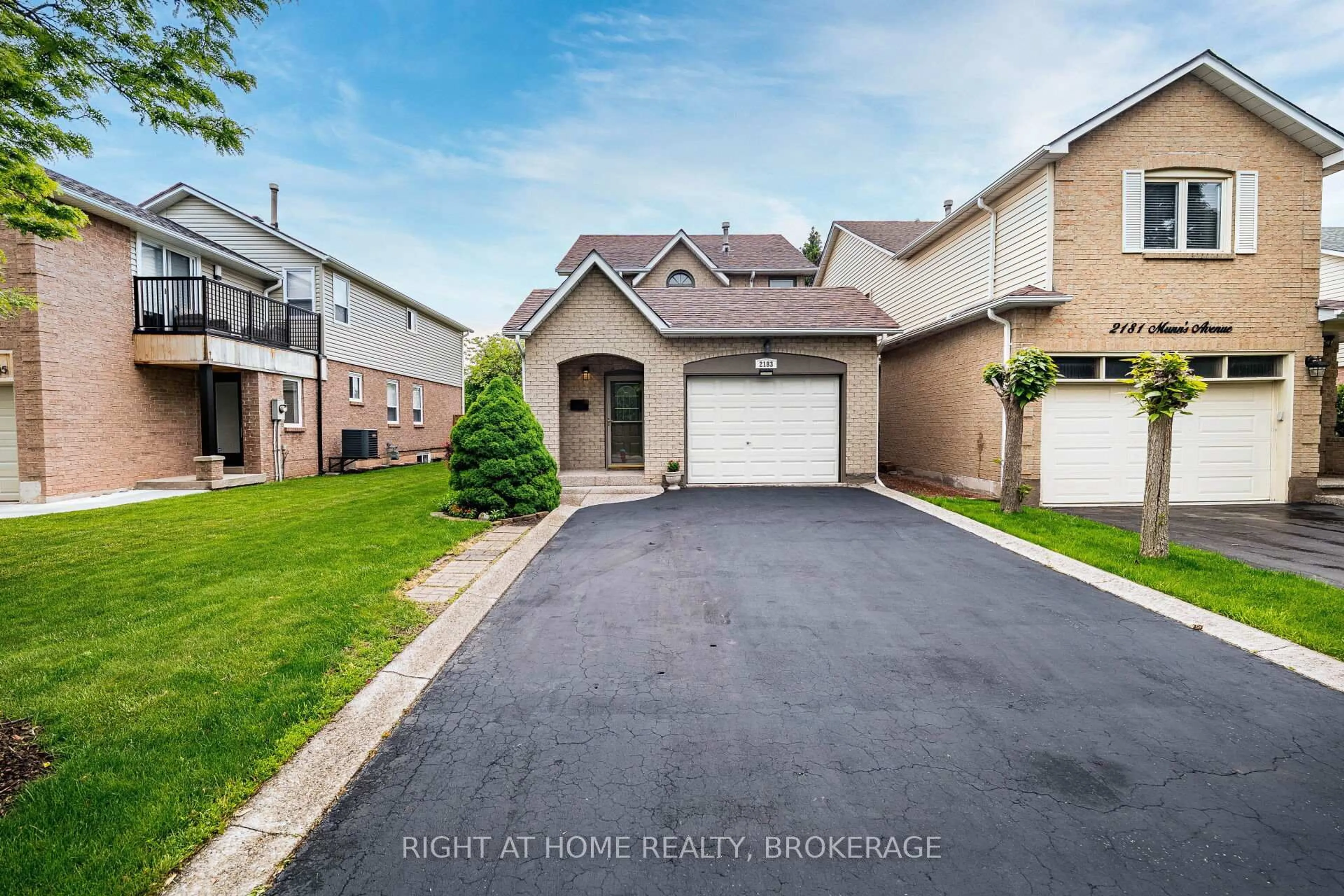 A pic from outside/outdoor area/front of a property/back of a property/a pic from drone, street for 2183 Munn's Ave, Oakville Ontario L6H 3S9