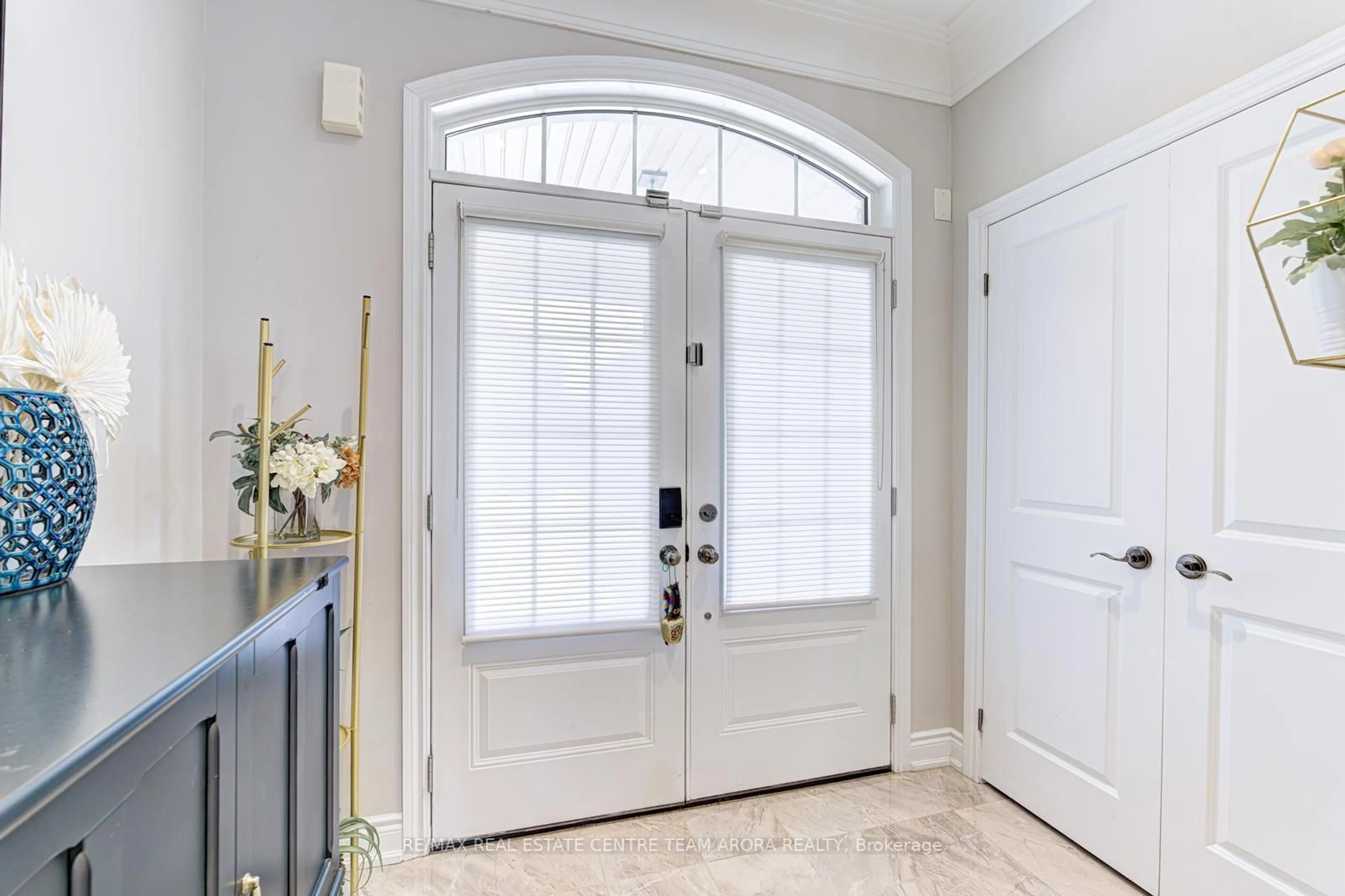Indoor entryway for 43 Elysian Fields Circ, Brampton Ontario L6Y 6E8