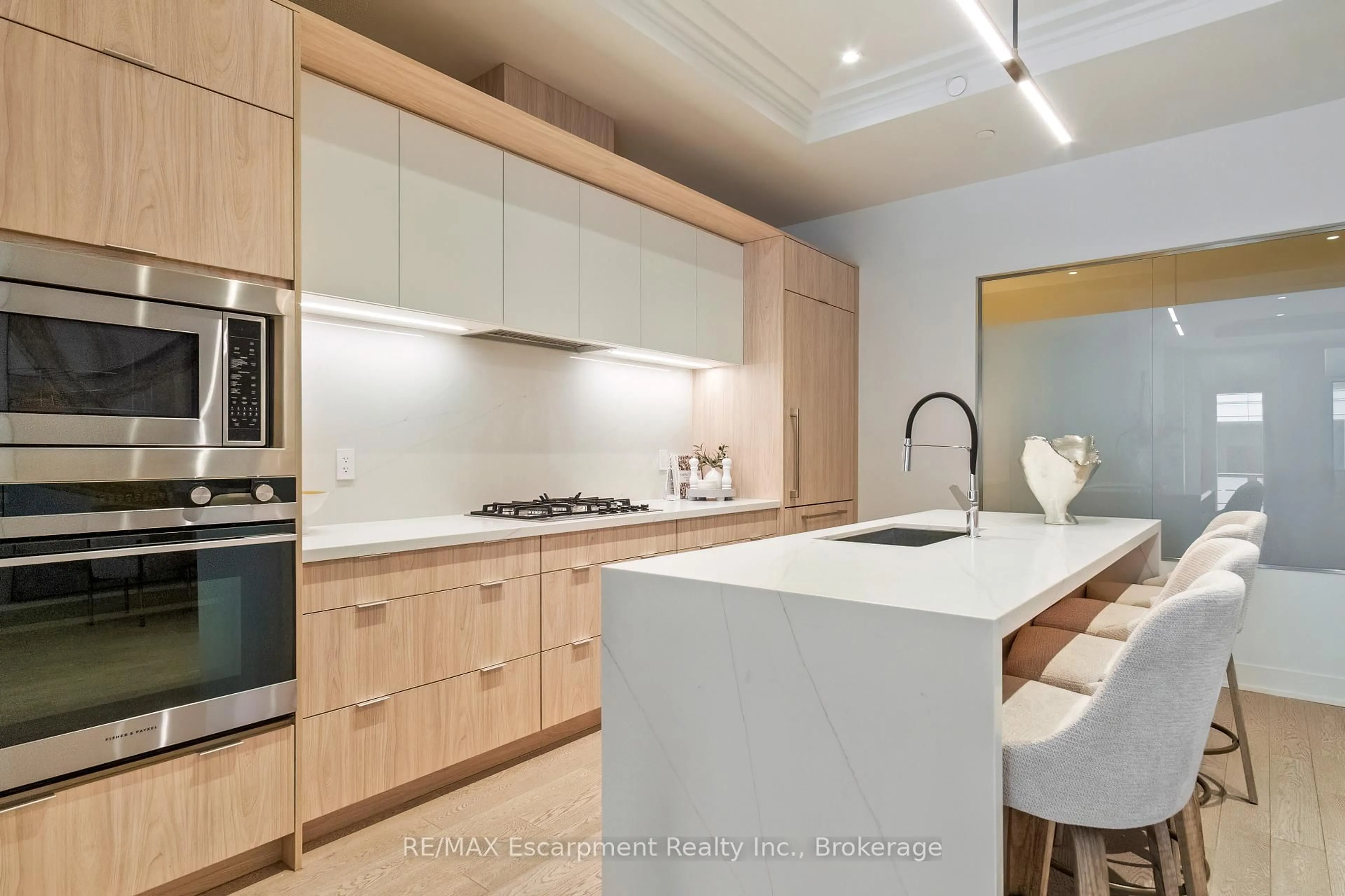 Contemporary kitchen, unknown for 123 Maurice Dr #216, Oakville Ontario L6K 2W6