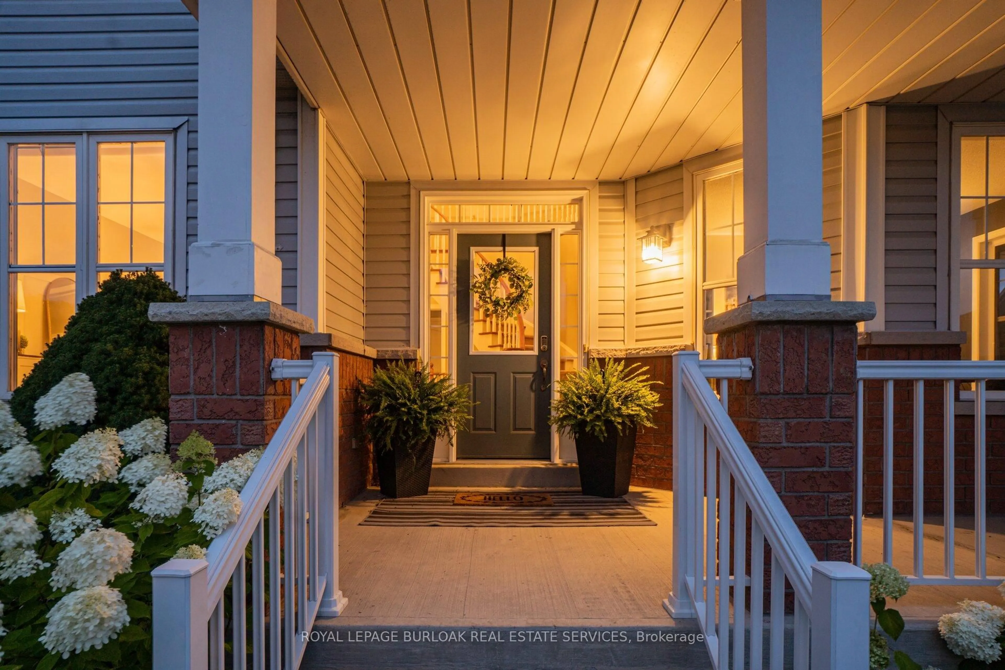 Indoor entryway for 1253 Roper Dr, Milton Ontario L9T 6E6