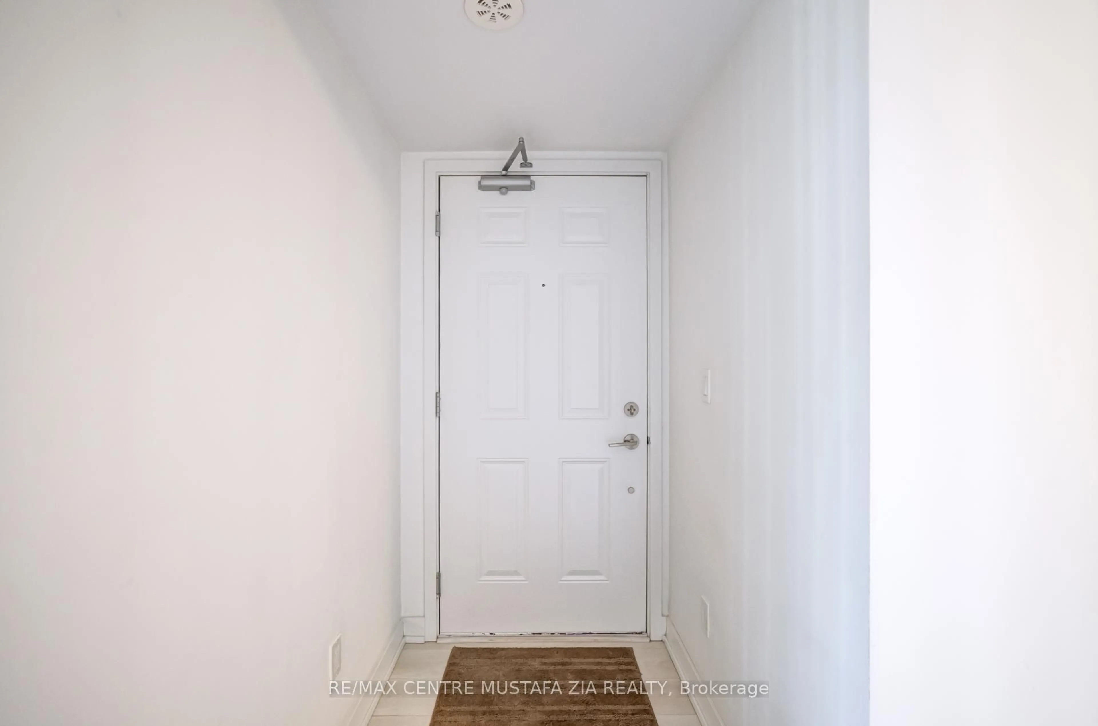Indoor entryway for 1129 Cooke Blvd #608, Burlington Ontario L7T 0C3