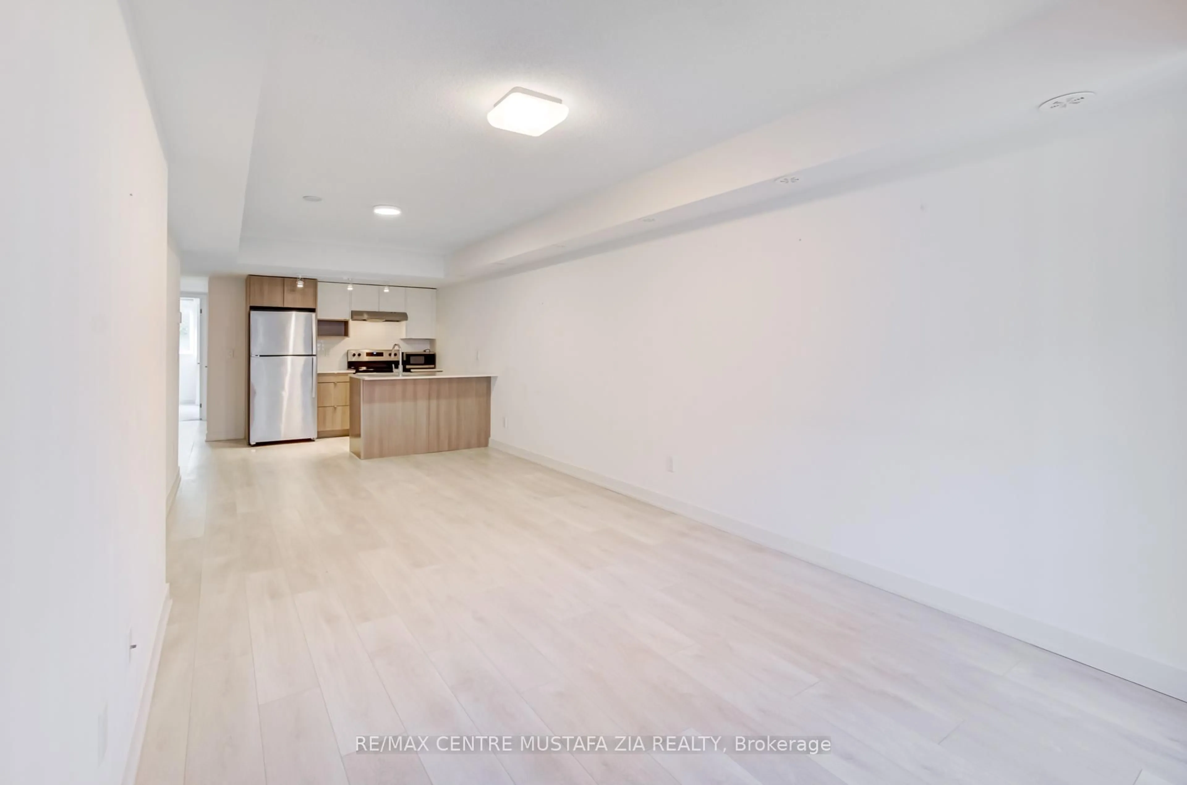 A pic of a room for 1129 Cooke Blvd #608, Burlington Ontario L7T 0C3