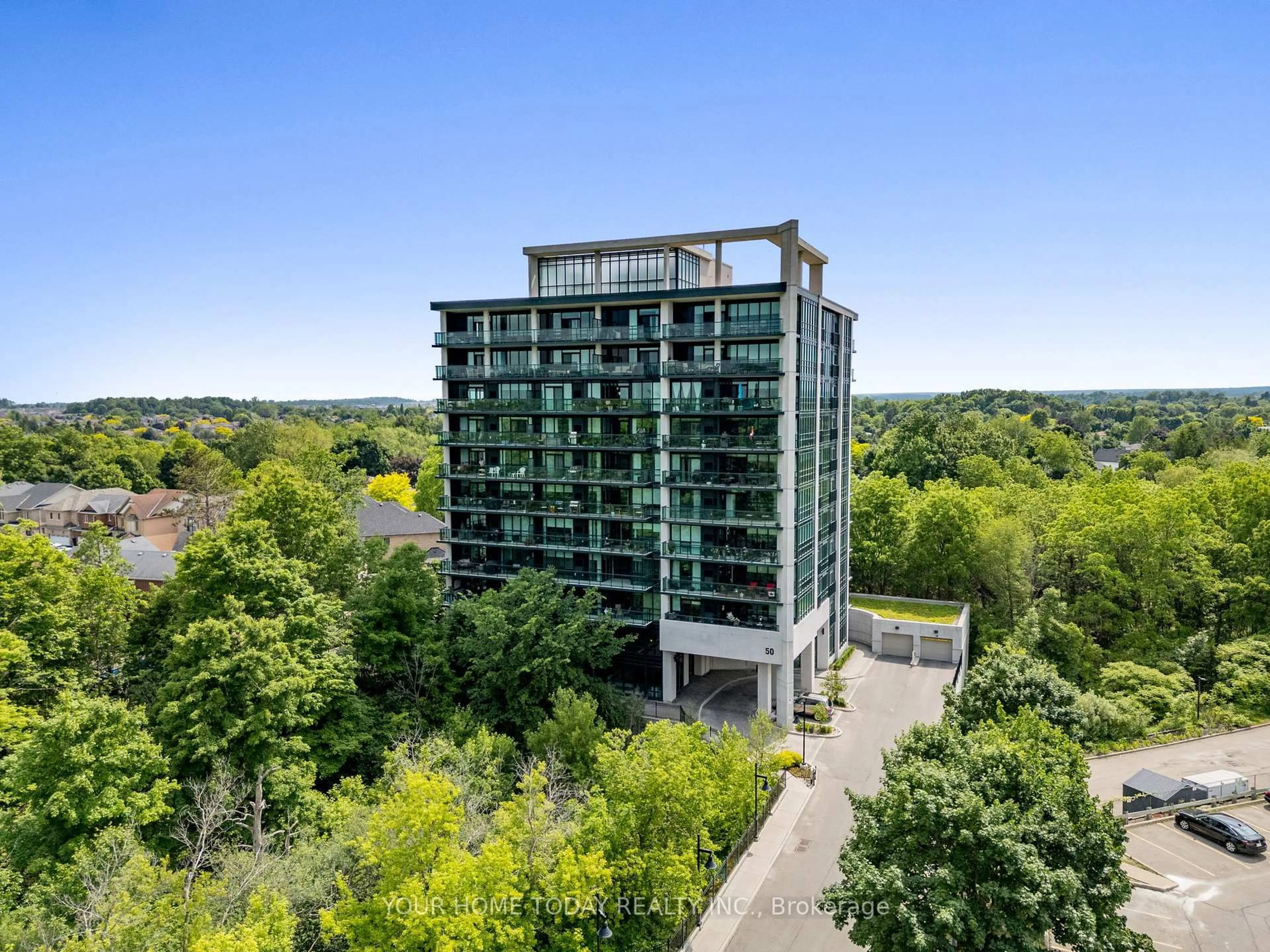 A pic from outside/outdoor area/front of a property/back of a property/a pic from drone, building for 50 Hall Rd #902, Halton Hills Ontario L7G 0J8