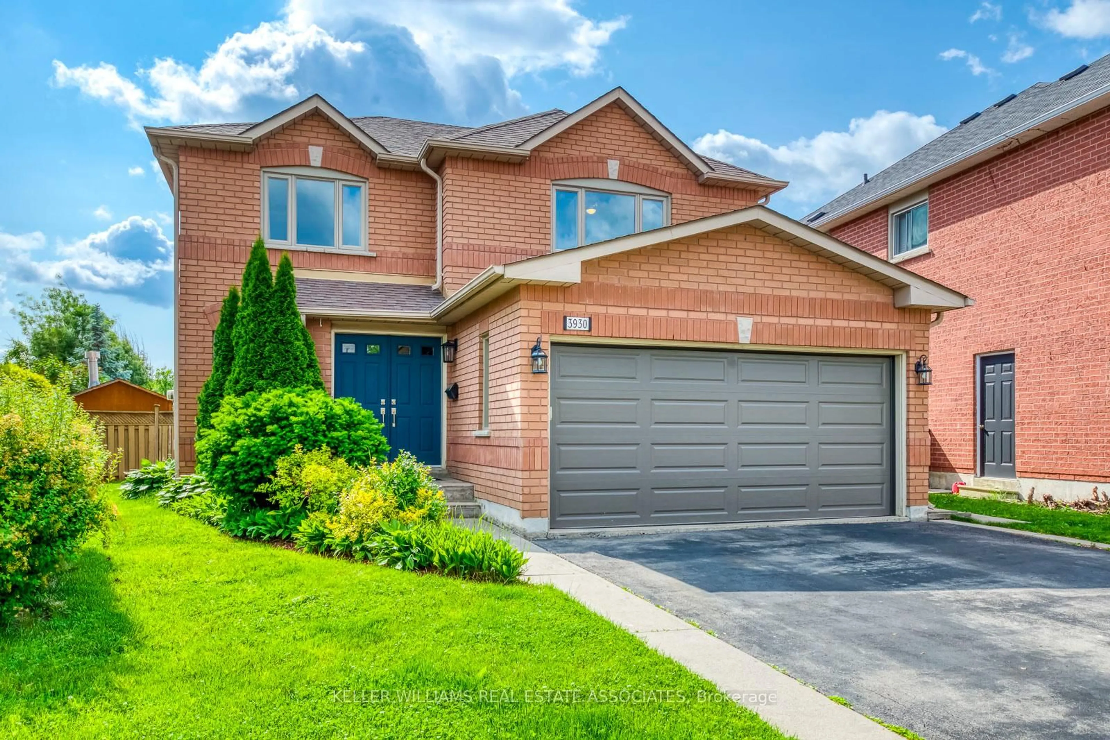 Home with brick exterior material, street for 3930 Baggins Crt, Mississauga Ontario L5N 7A3