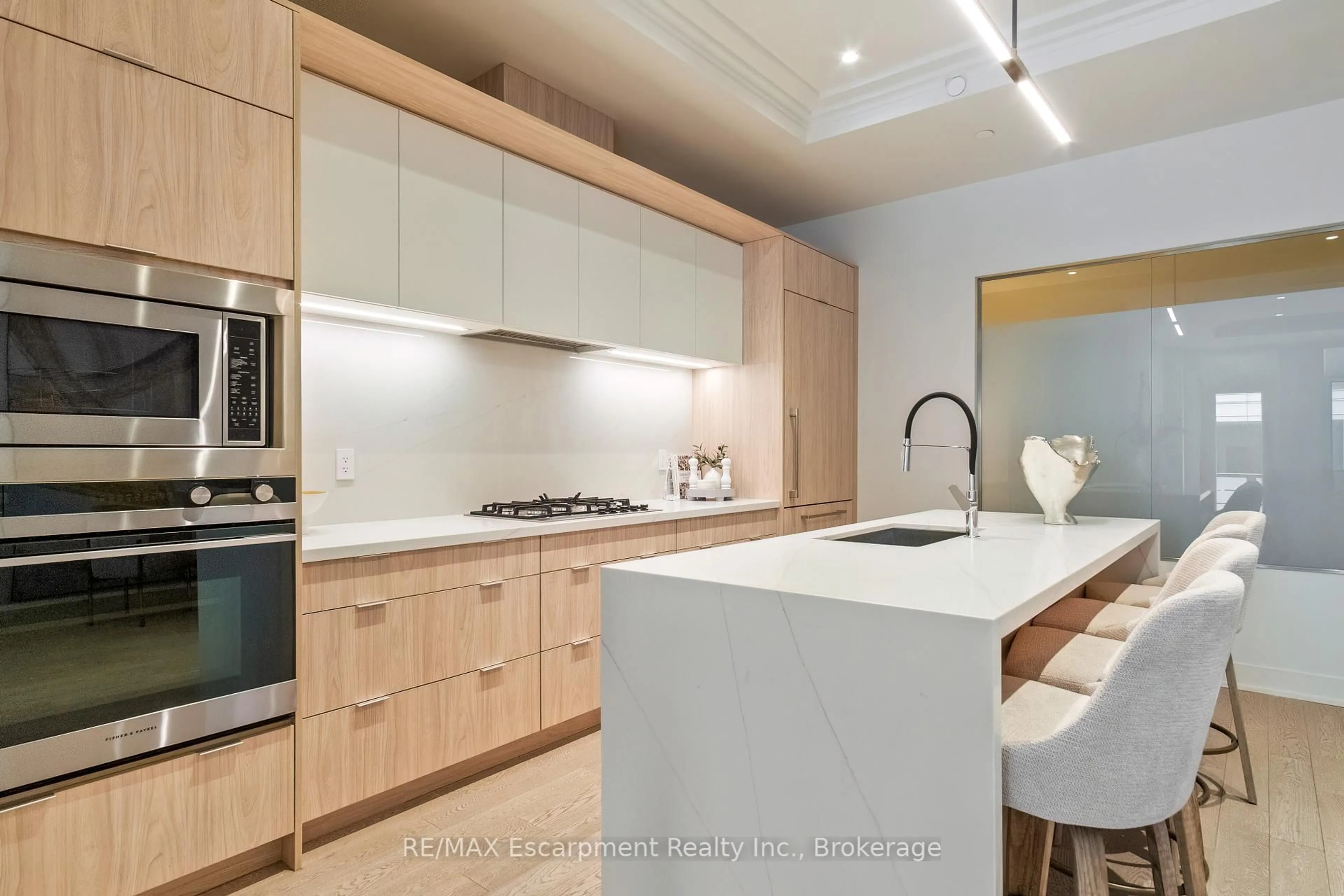 Contemporary kitchen, unknown for 123 Maurice Dr #406, Oakville Ontario L6K 2W6