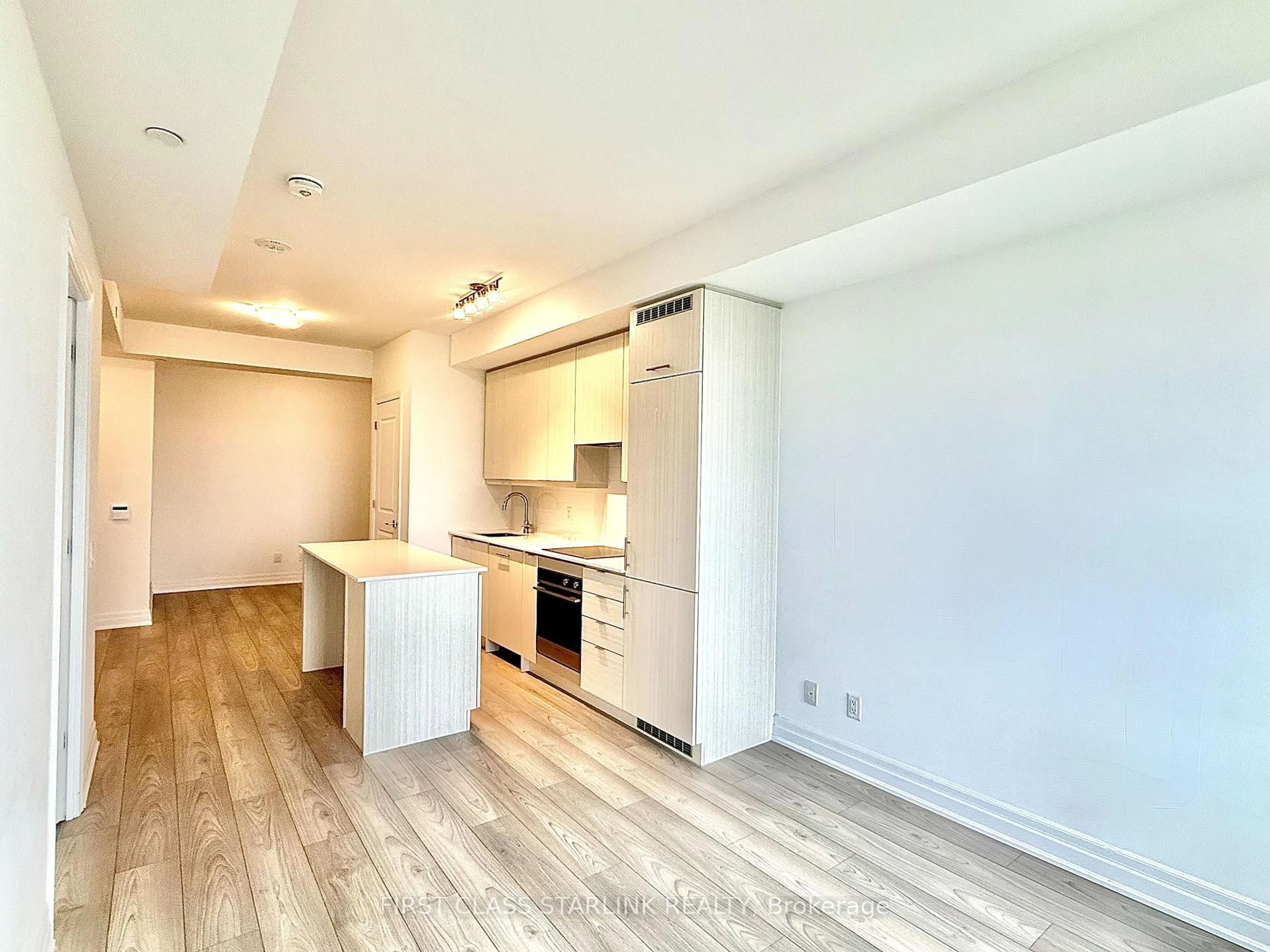 A pic of a room for 36 Elm Dr #2006, Mississauga Ontario L5B 0N3