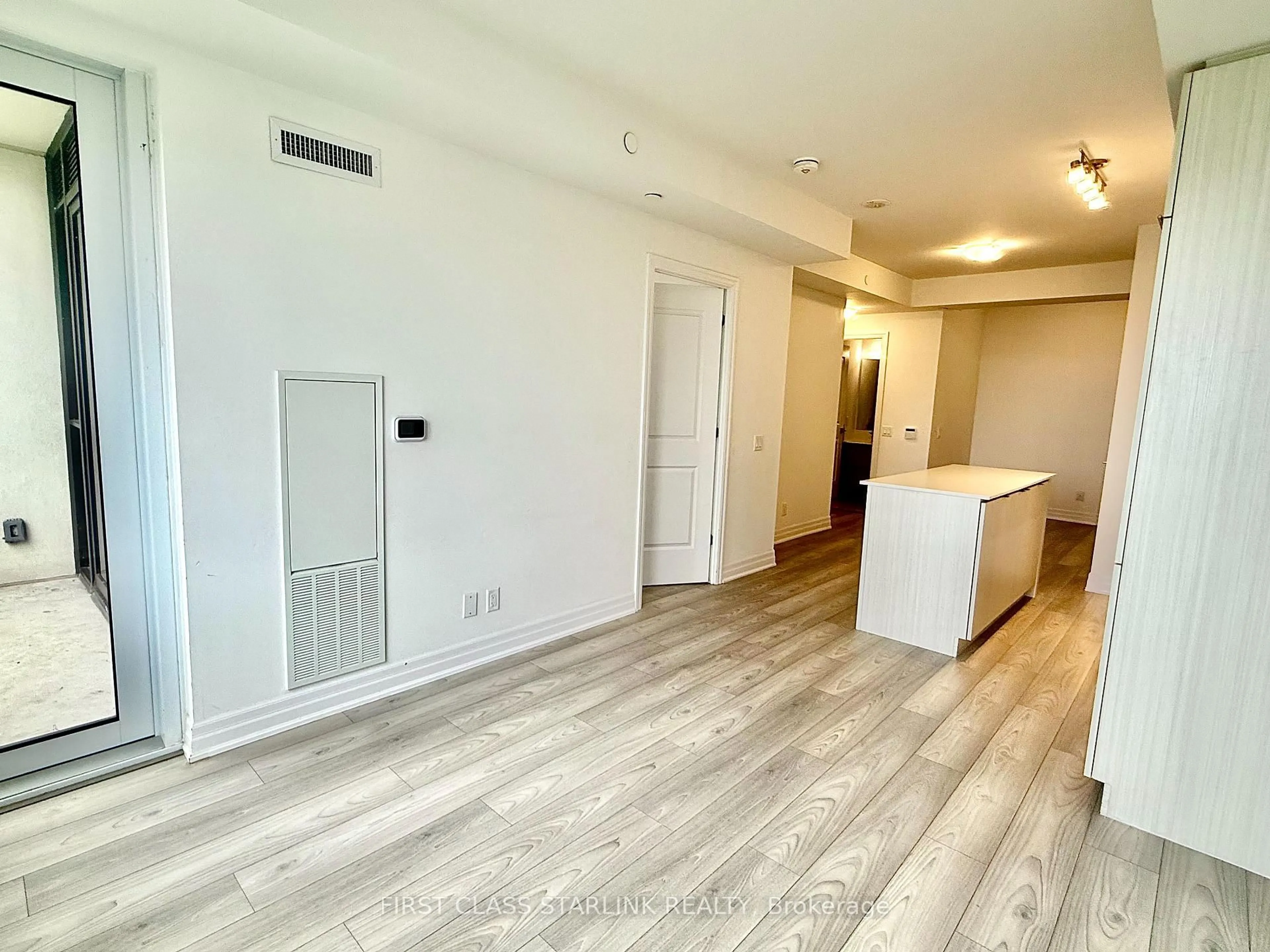 A pic of a room for 36 Elm Dr #2006, Mississauga Ontario L5B 0N3