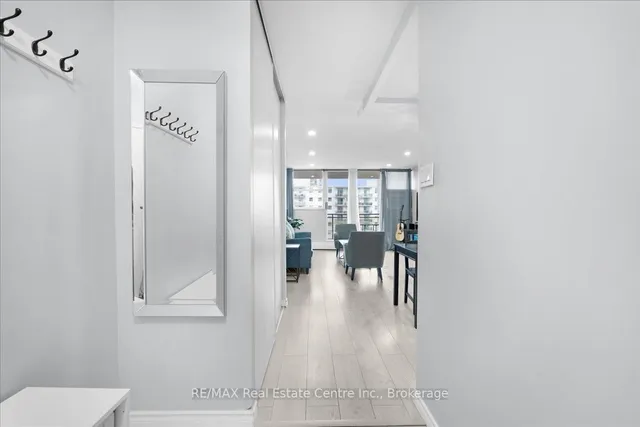 Additional image 36 of 975 WARWICK Crt Unit 806