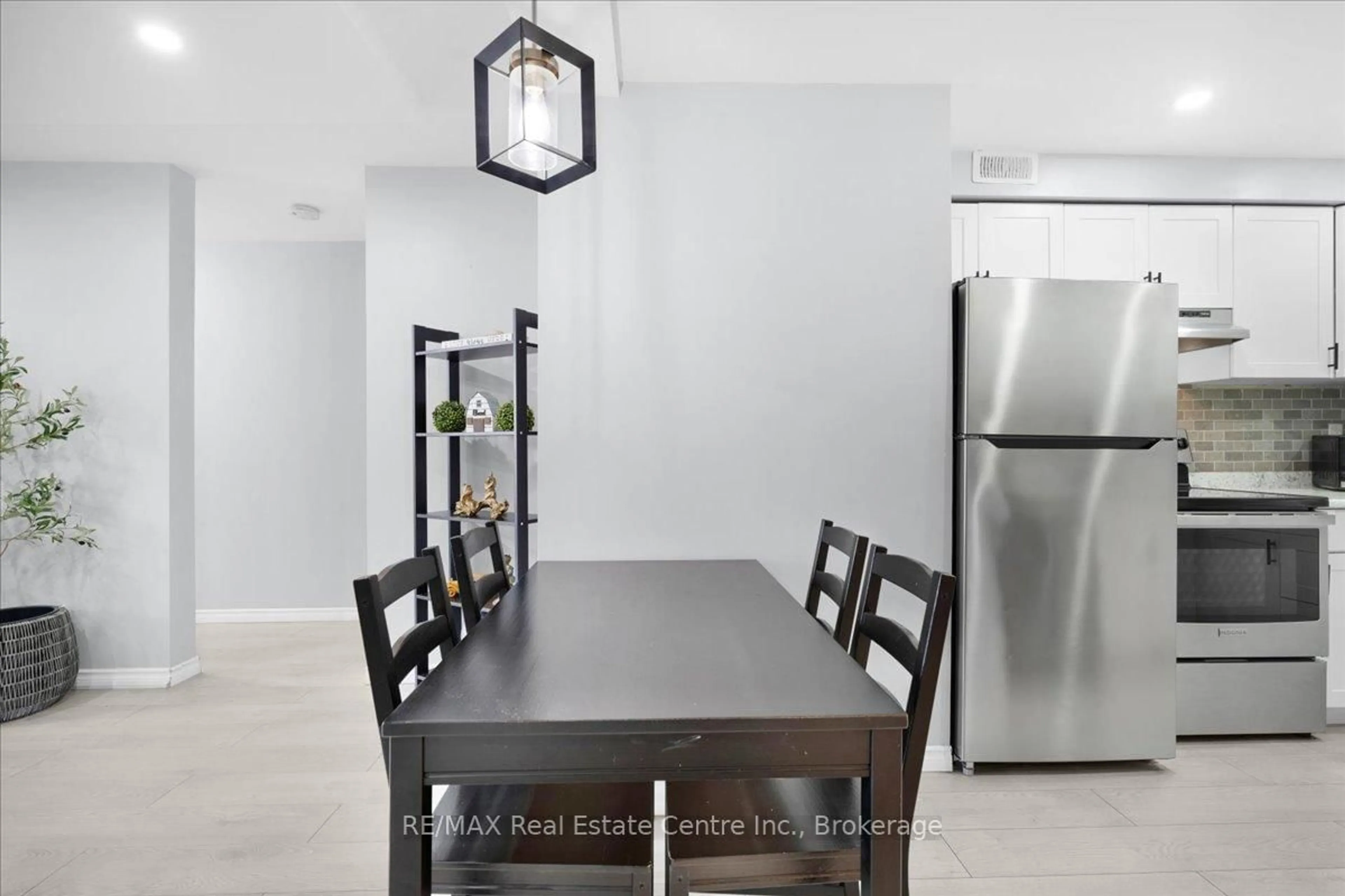 Dining room, unknown for 975 WARWICK Crt #806, Burlington Ontario L7T 3Z7