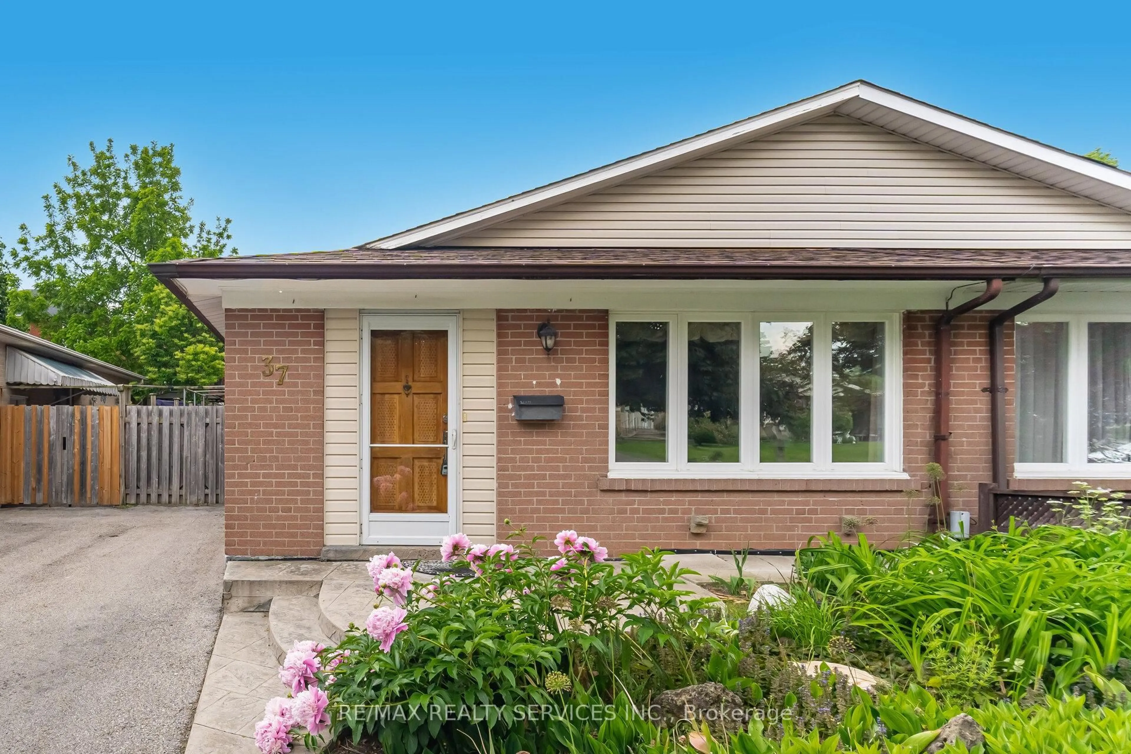 Home with brick exterior material, street for 37 Welbeck Dr, Brampton Ontario L6X 2K9