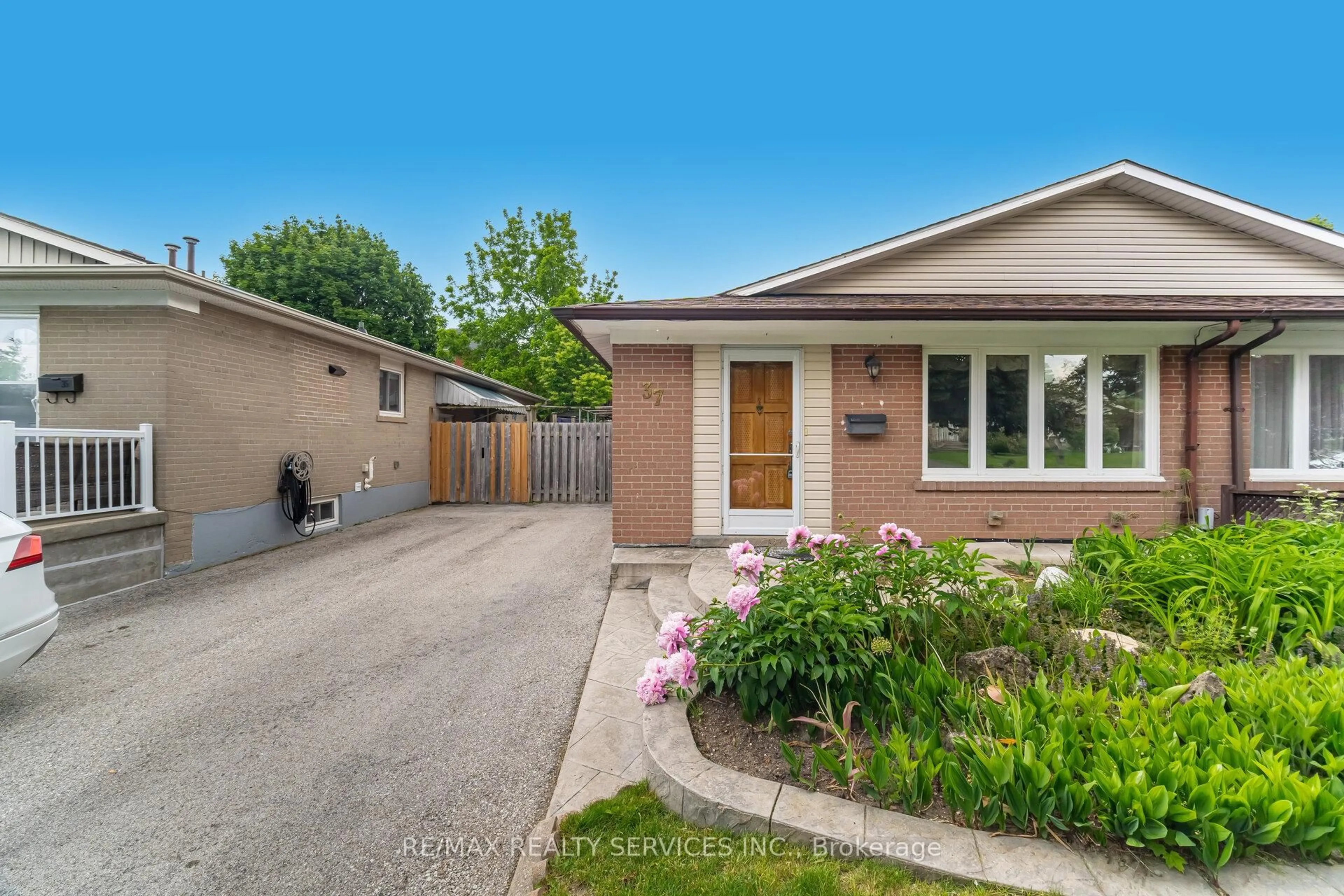Home with brick exterior material, street for 37 Welbeck Dr, Brampton Ontario L6X 2K9