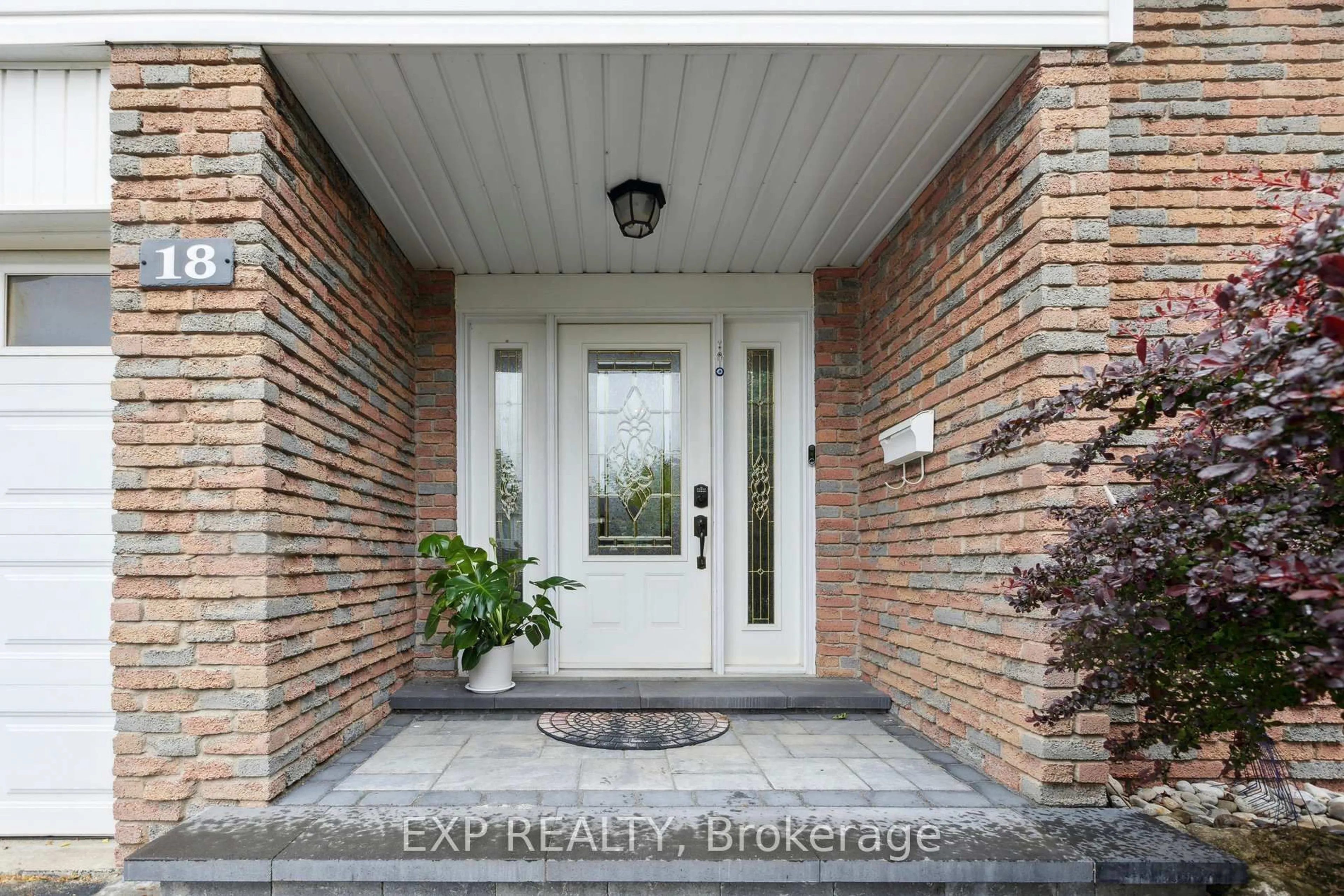 Indoor entryway for 18 Norman Ave, Halton Hills Ontario L7J 2R4