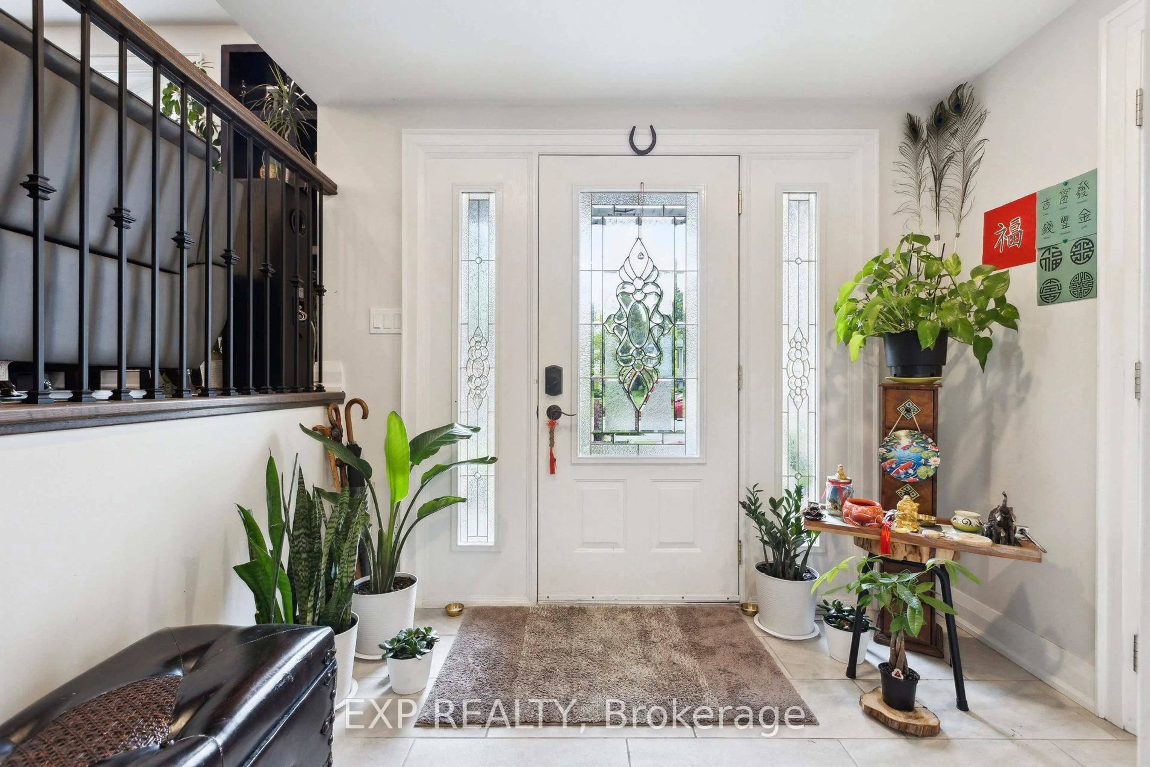Indoor entryway for 18 Norman Ave, Halton Hills Ontario L7J 2R4